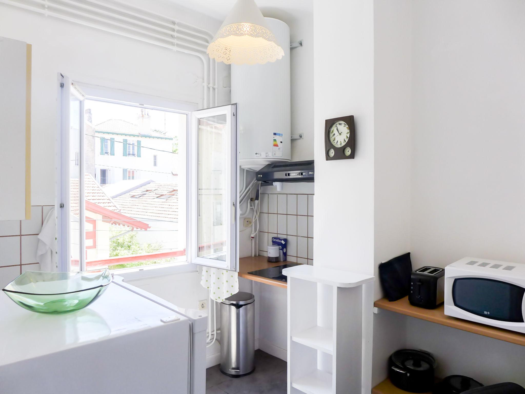 Foto 3 - Appartamento con 2 camere da letto a Biarritz con vista mare