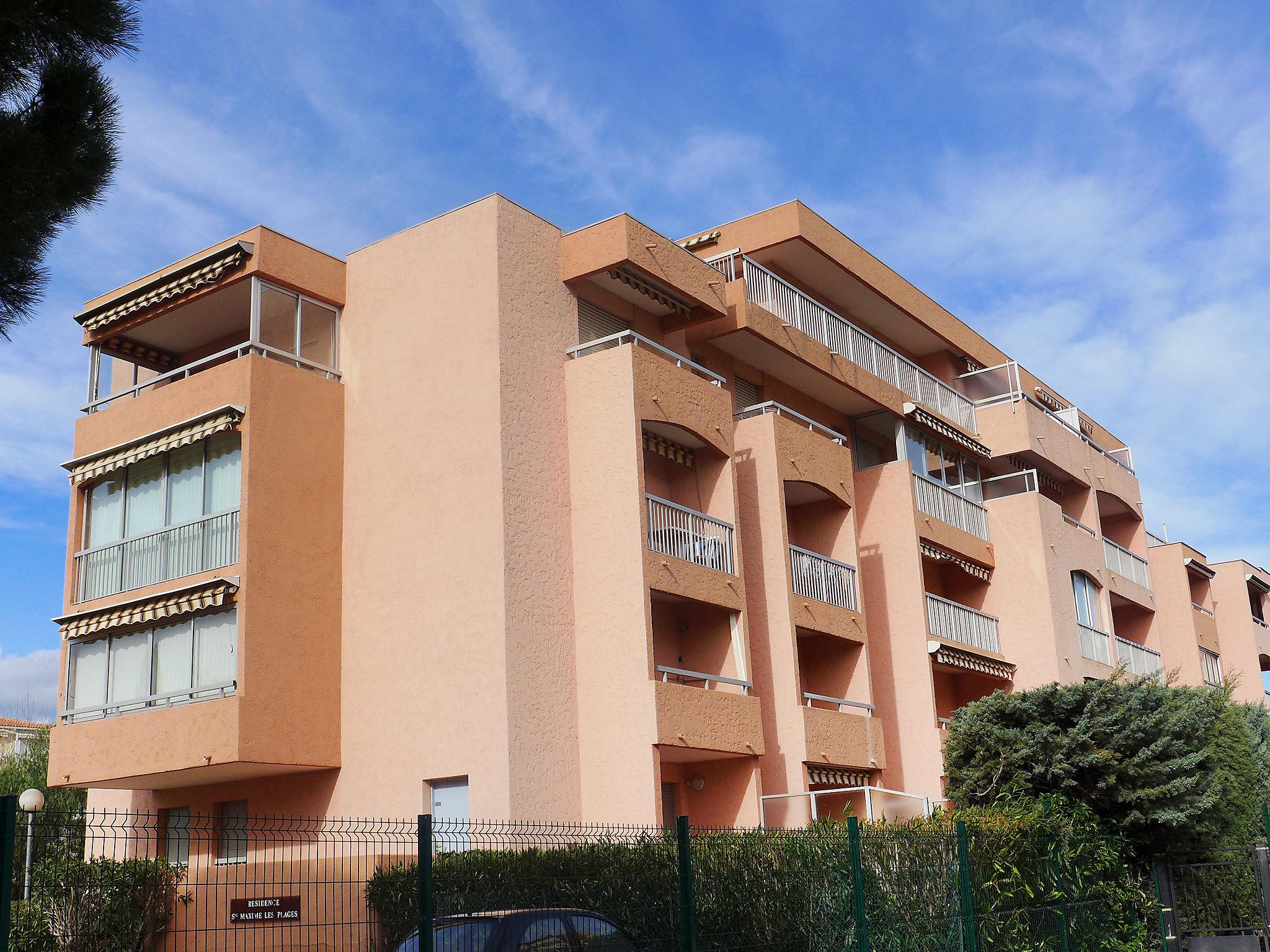 Foto 16 - Appartamento con 1 camera da letto a Sainte-Maxime con piscina e vista mare