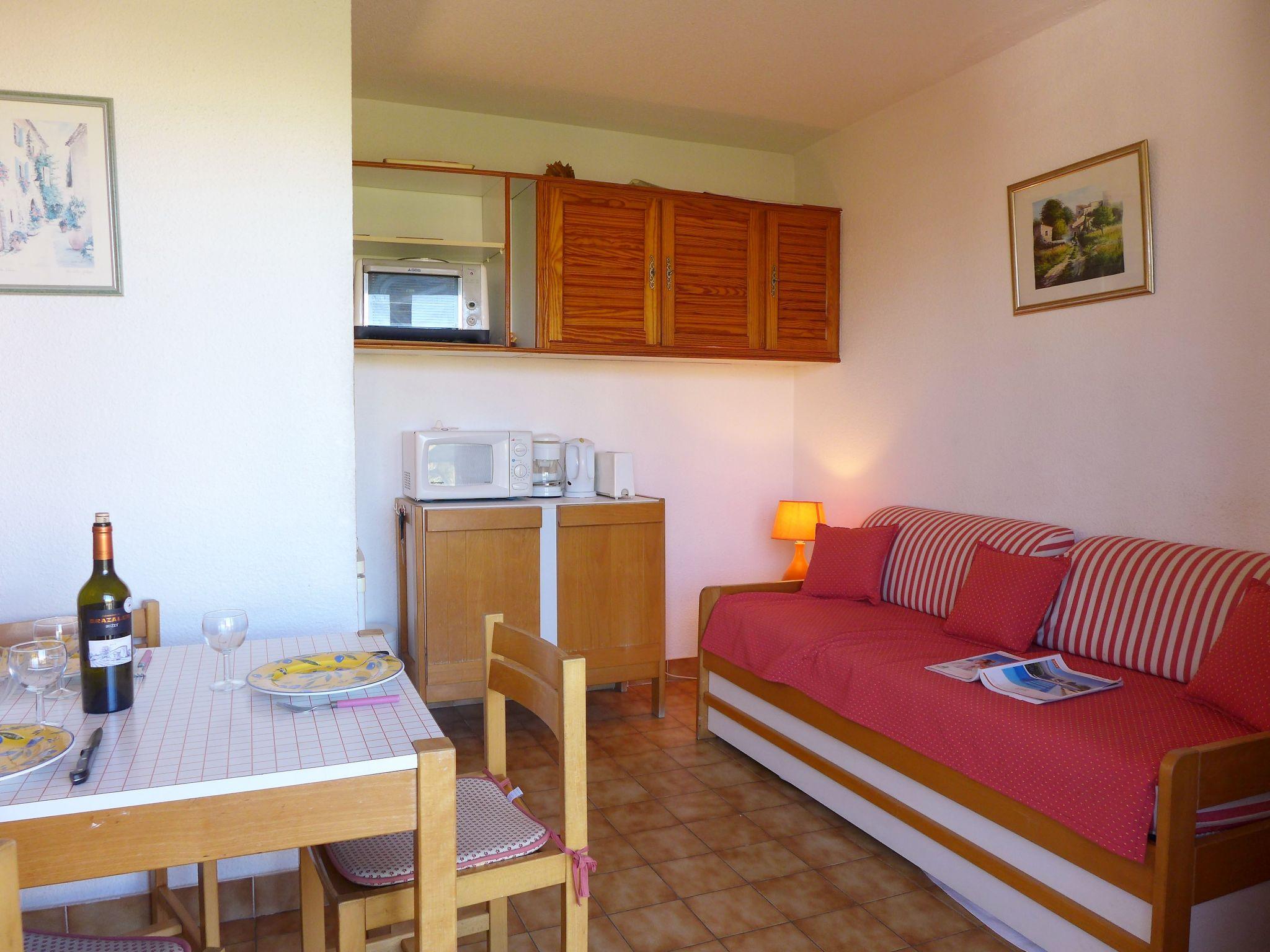 Foto 3 - Apartamento de 1 habitación en Sainte-Maxime con piscina y vistas al mar