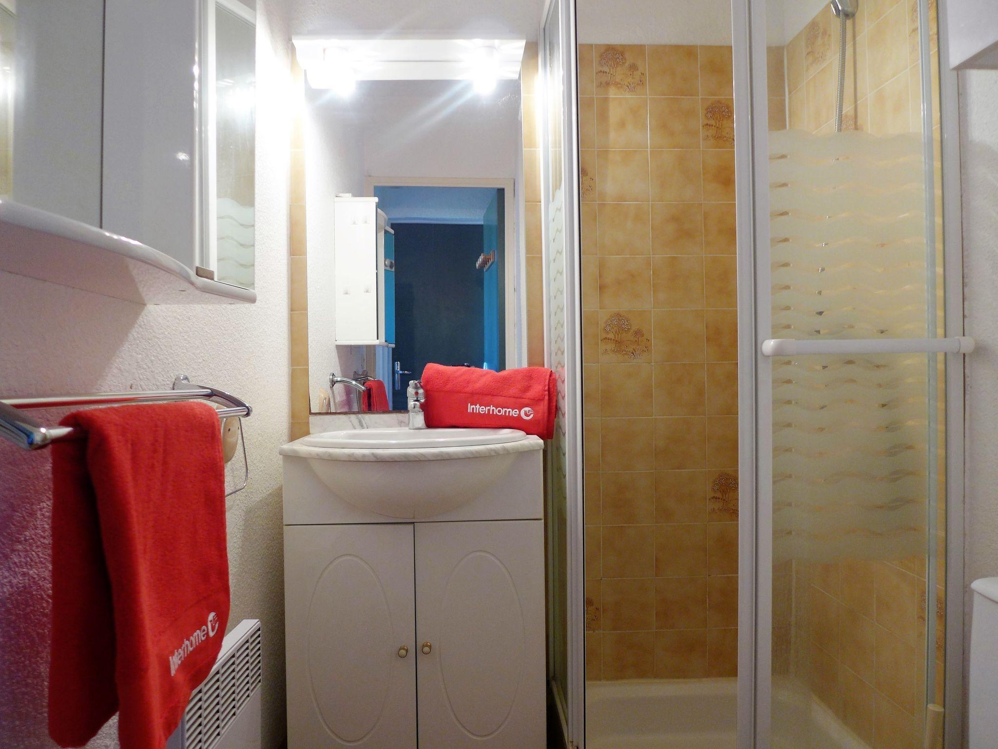 Foto 7 - Appartamento con 1 camera da letto a Sainte-Maxime con piscina e vista mare