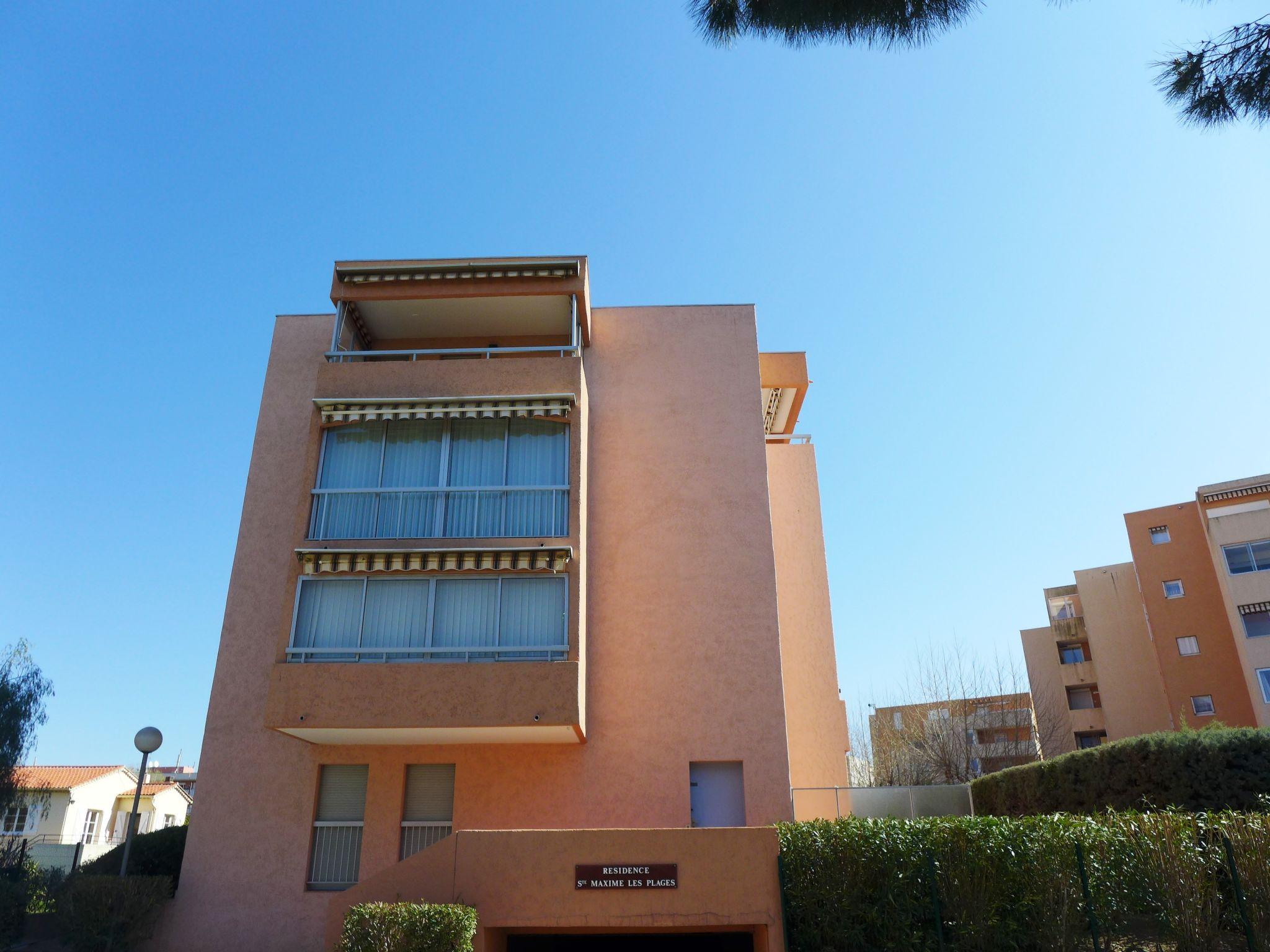 Photo 11 - 1 bedroom Apartment in Sainte-Maxime with swimming pool and sea view