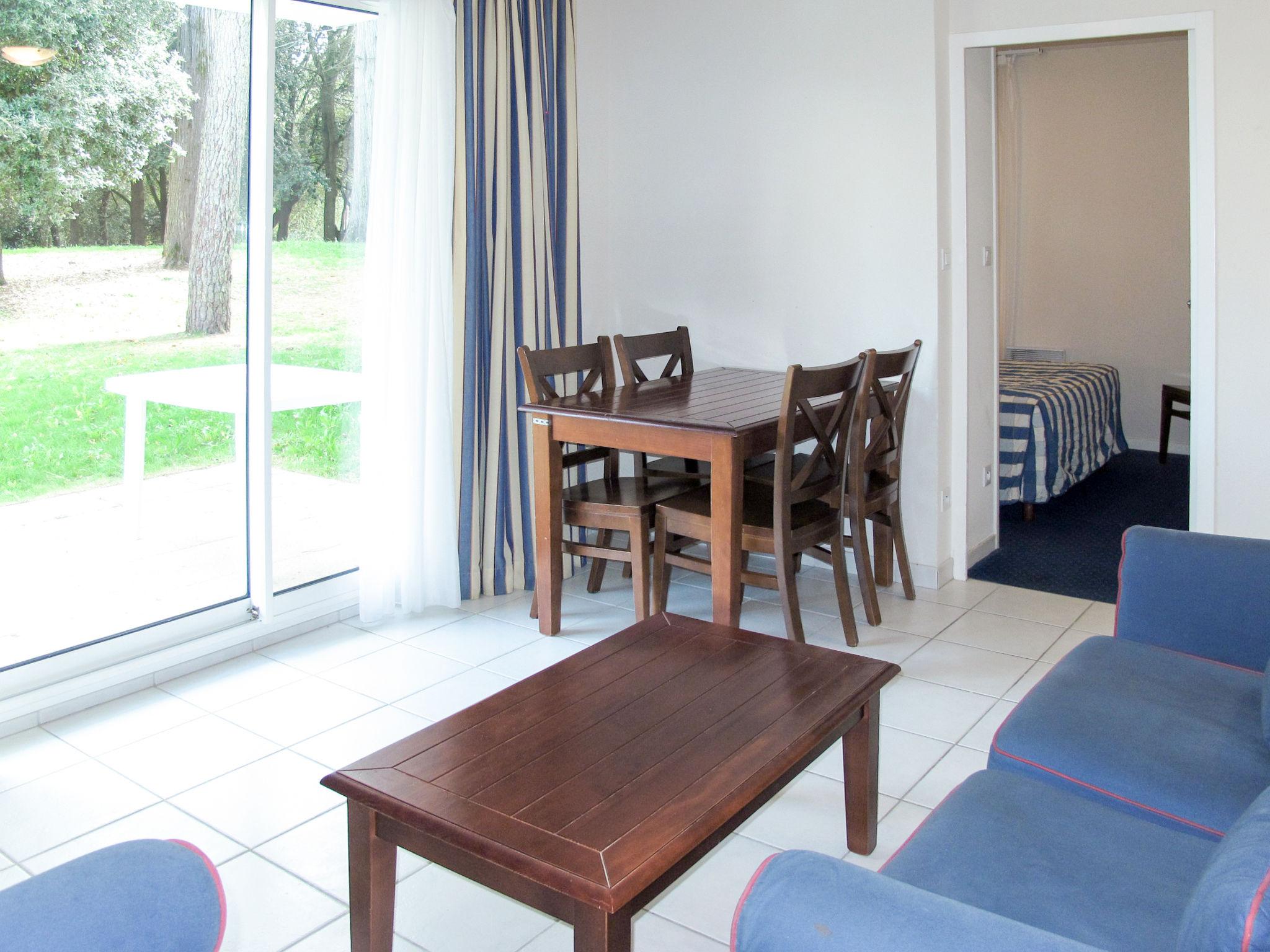 Photo 3 - 2 bedroom Apartment in Pornichet with swimming pool and garden