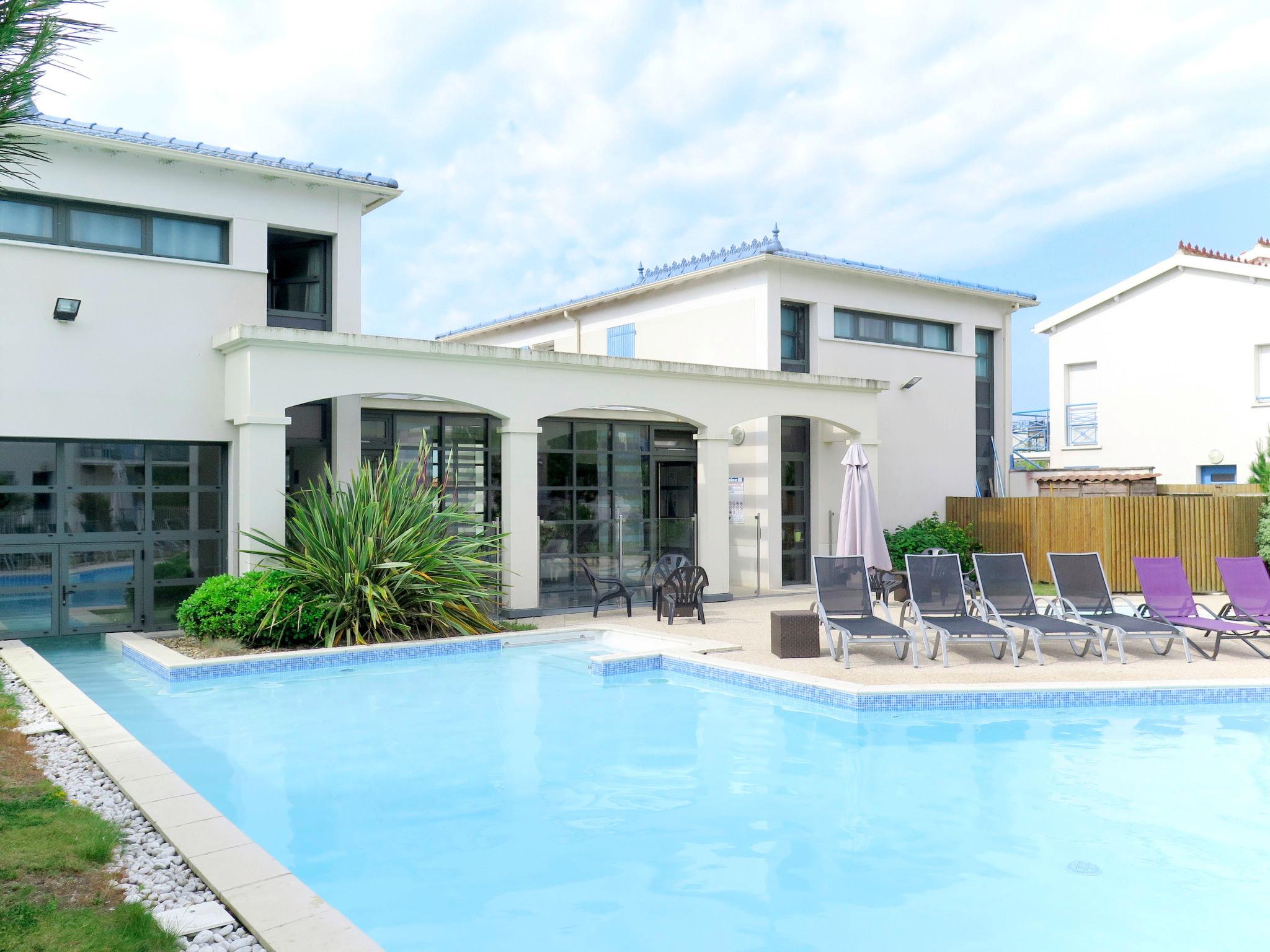 Photo 7 - Appartement de 2 chambres à Saint-Palais-sur-Mer avec piscine et vues à la mer