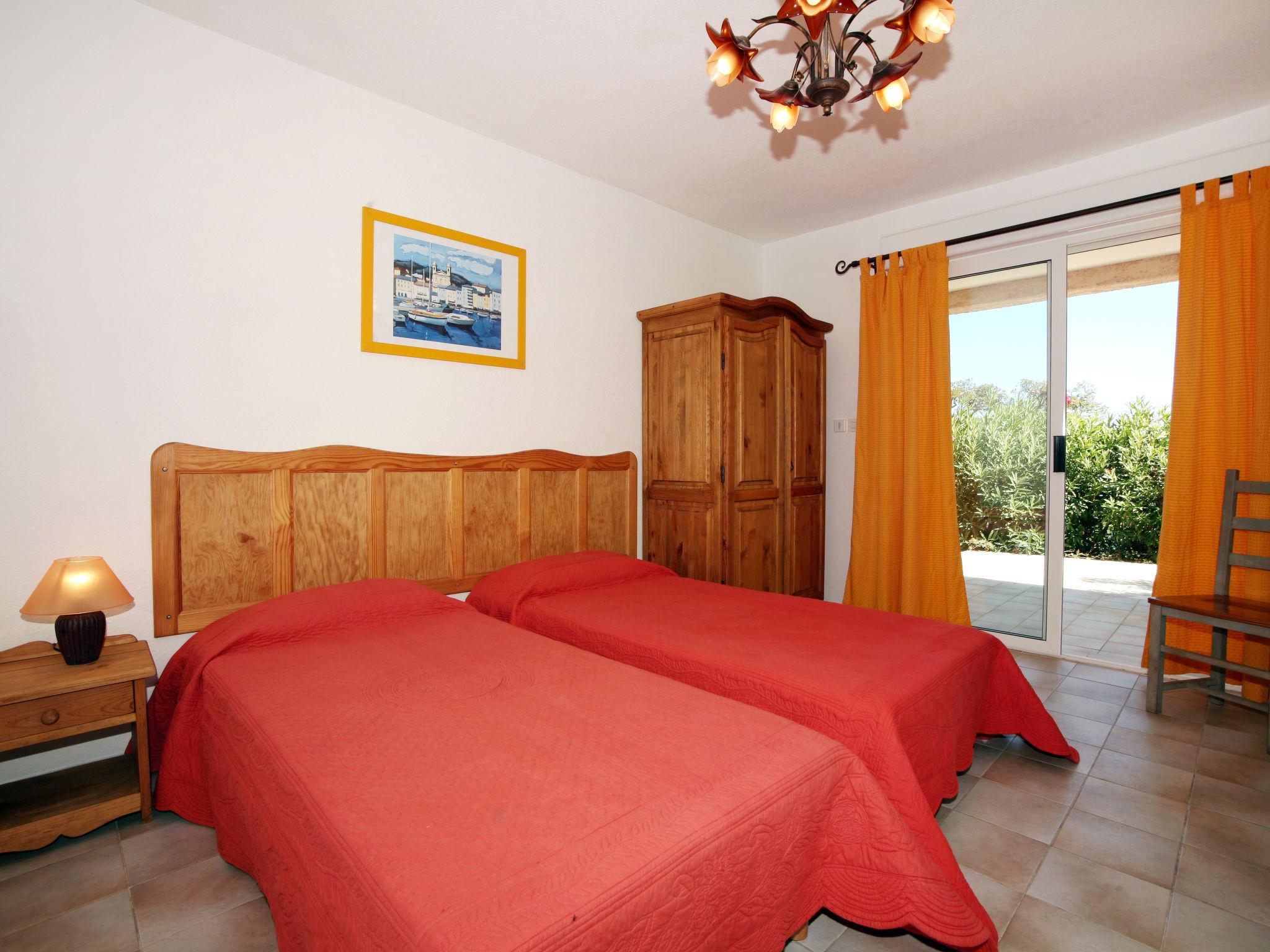 Foto 5 - Casa con 2 camere da letto a Sari-Solenzara con piscina e vista mare
