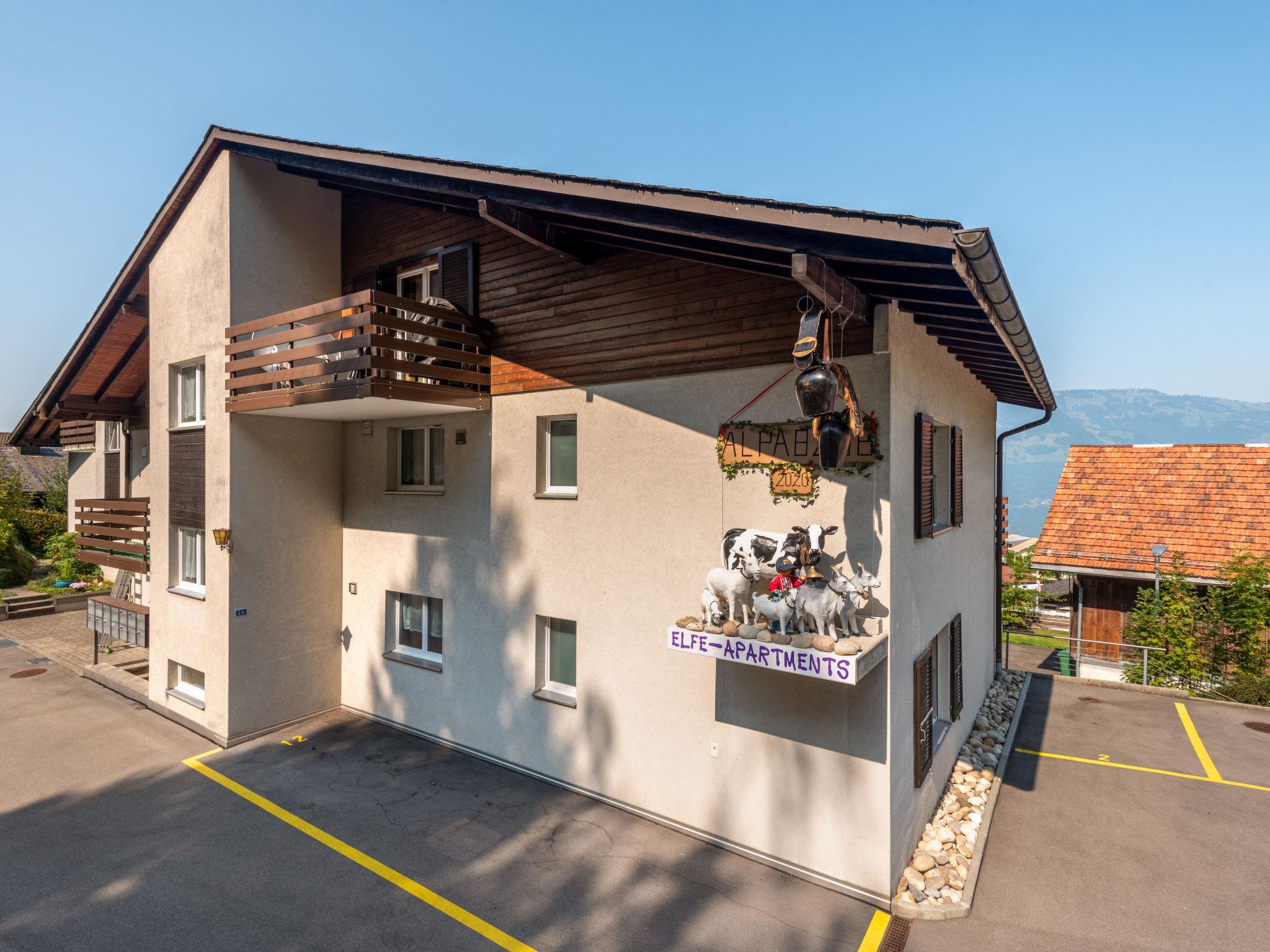 Photo 1 - Appartement de 3 chambres à Emmetten avec jardin et vues sur la montagne