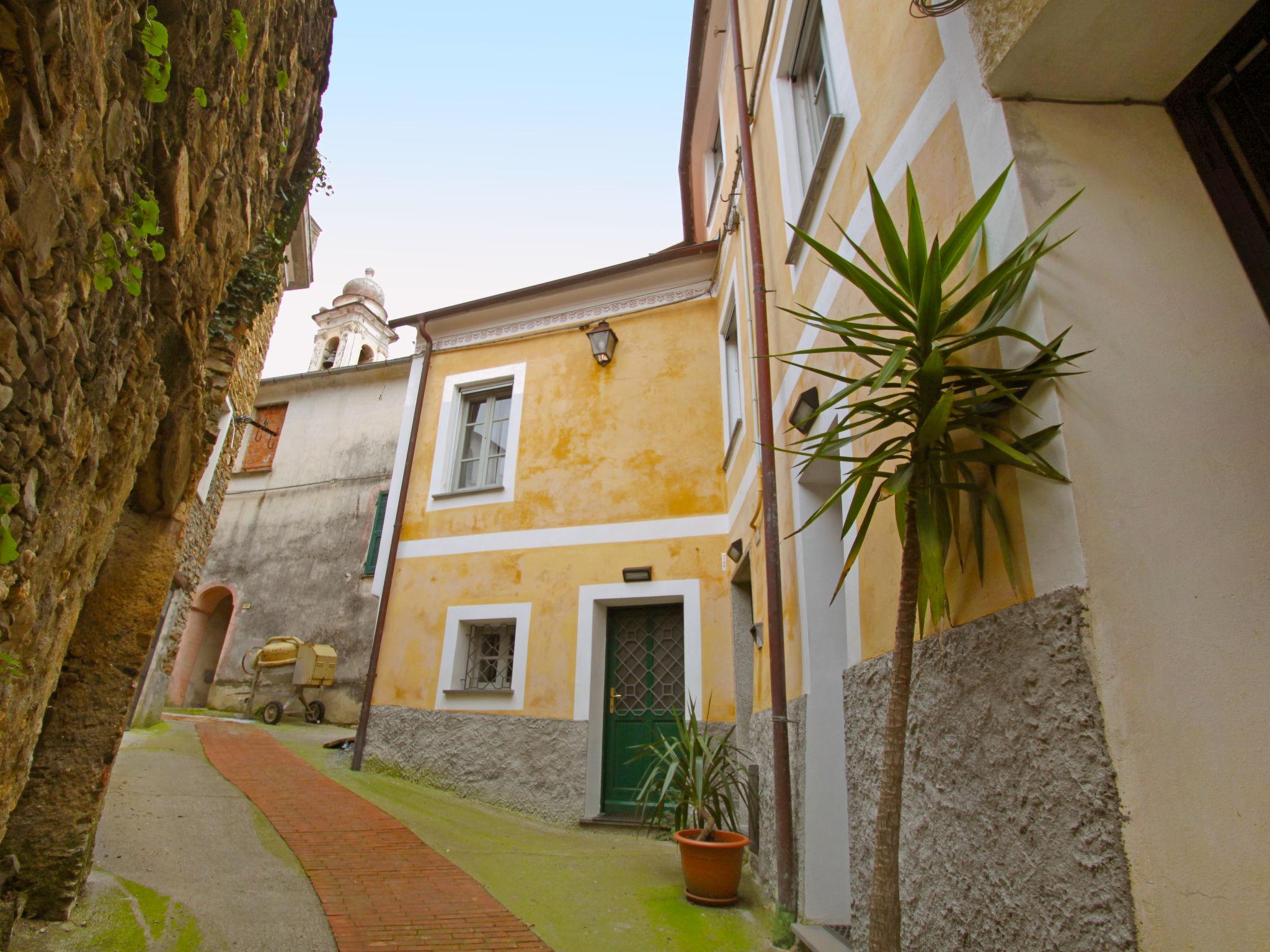 Photo 3 - Appartement de 3 chambres à Stellanello avec jardin et vues à la mer