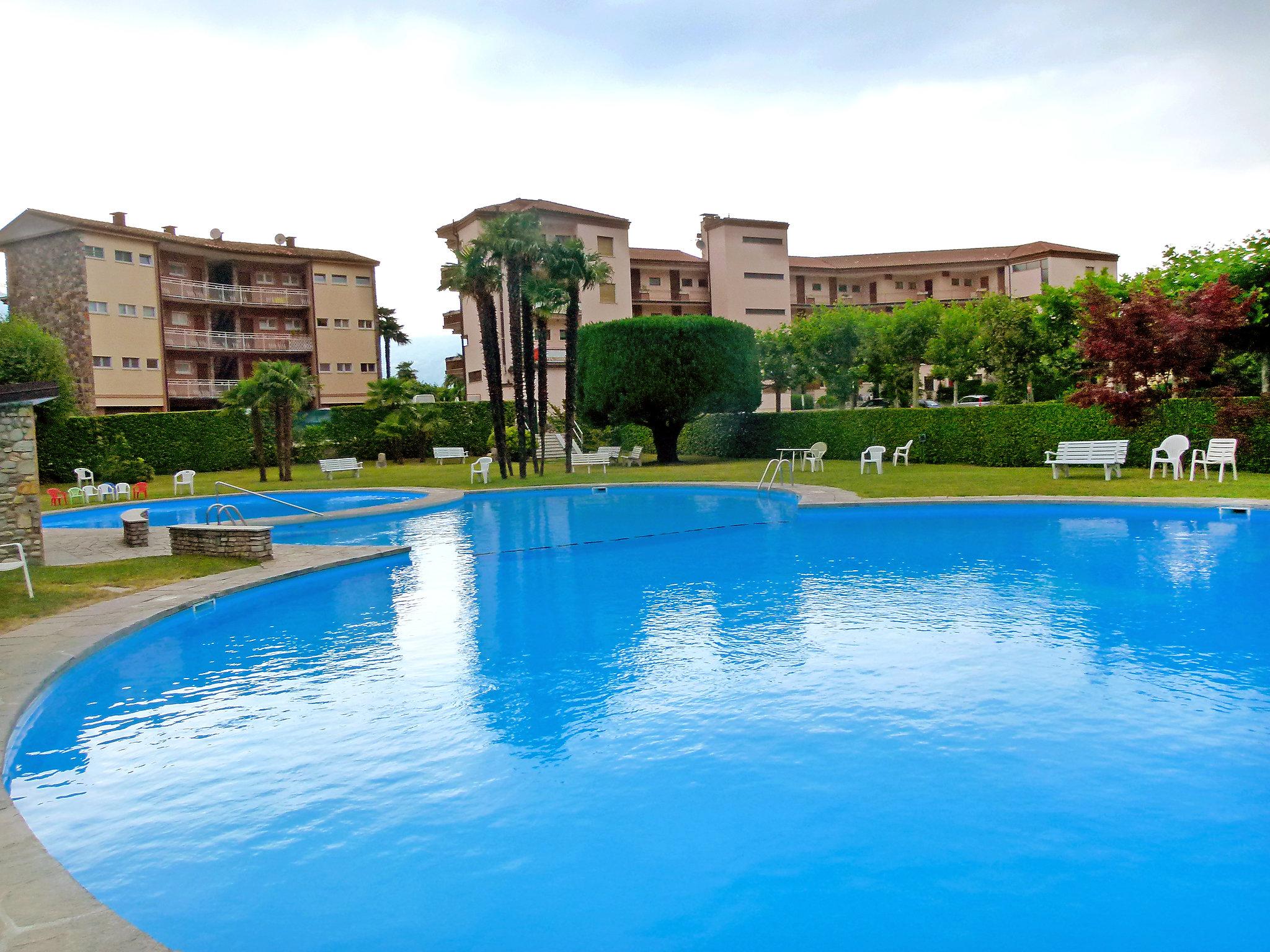 Foto 1 - Apartamento em Brezzo di Bedero com piscina e vista para a montanha