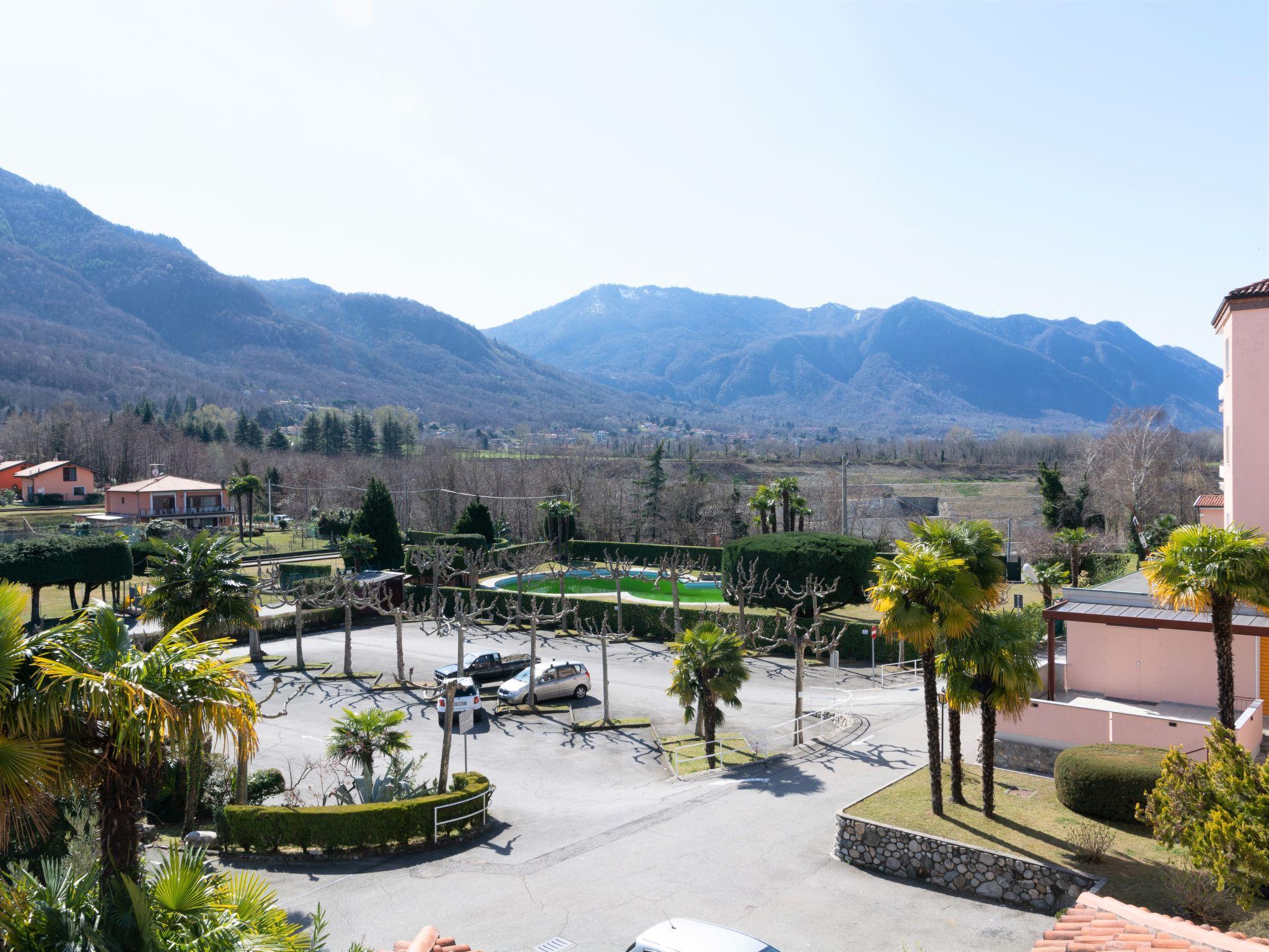 Photo 16 - Appartement en Brezzo di Bedero avec piscine et jardin