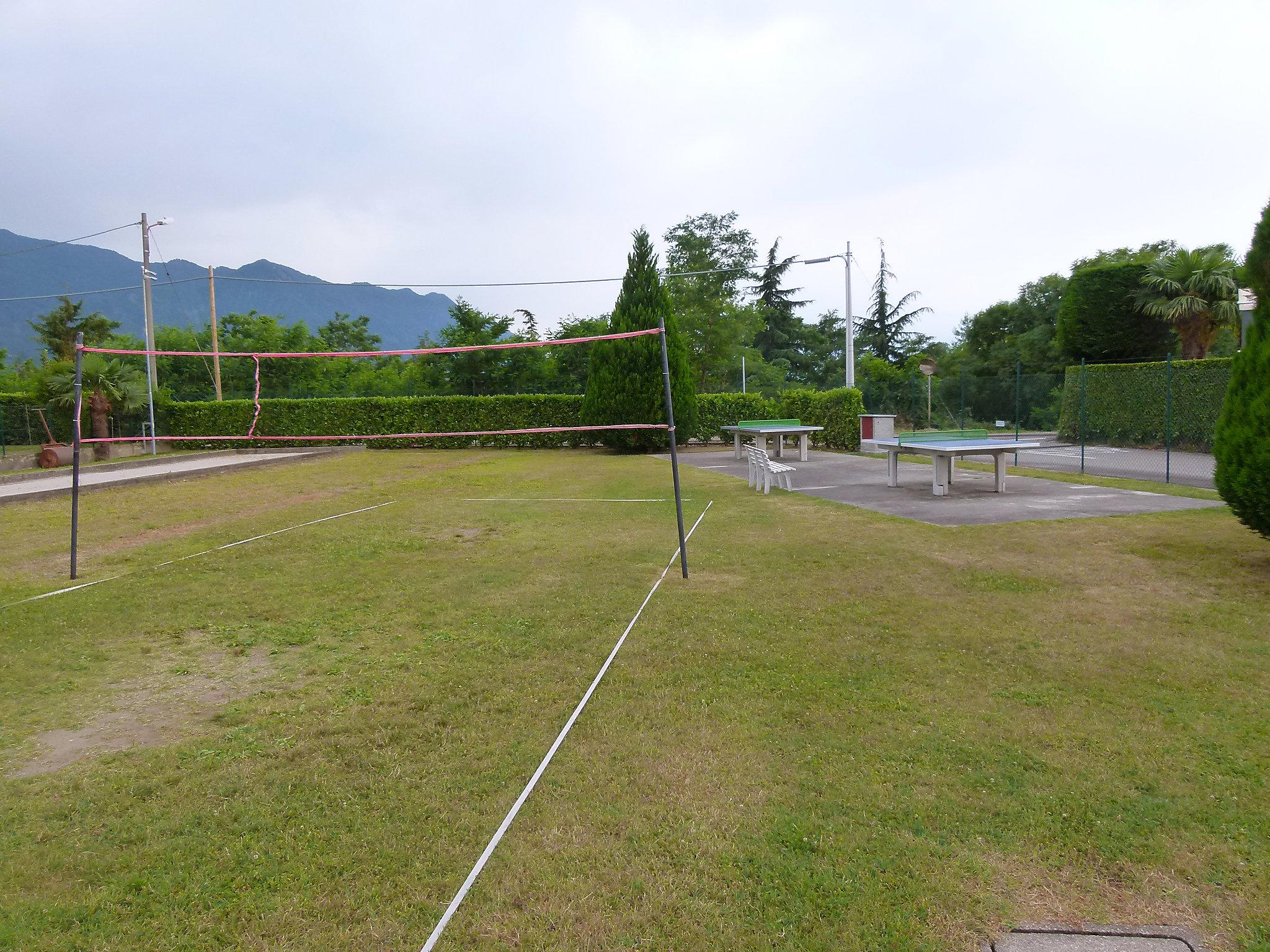 Photo 18 - Appartement en Brezzo di Bedero avec piscine et vues sur la montagne