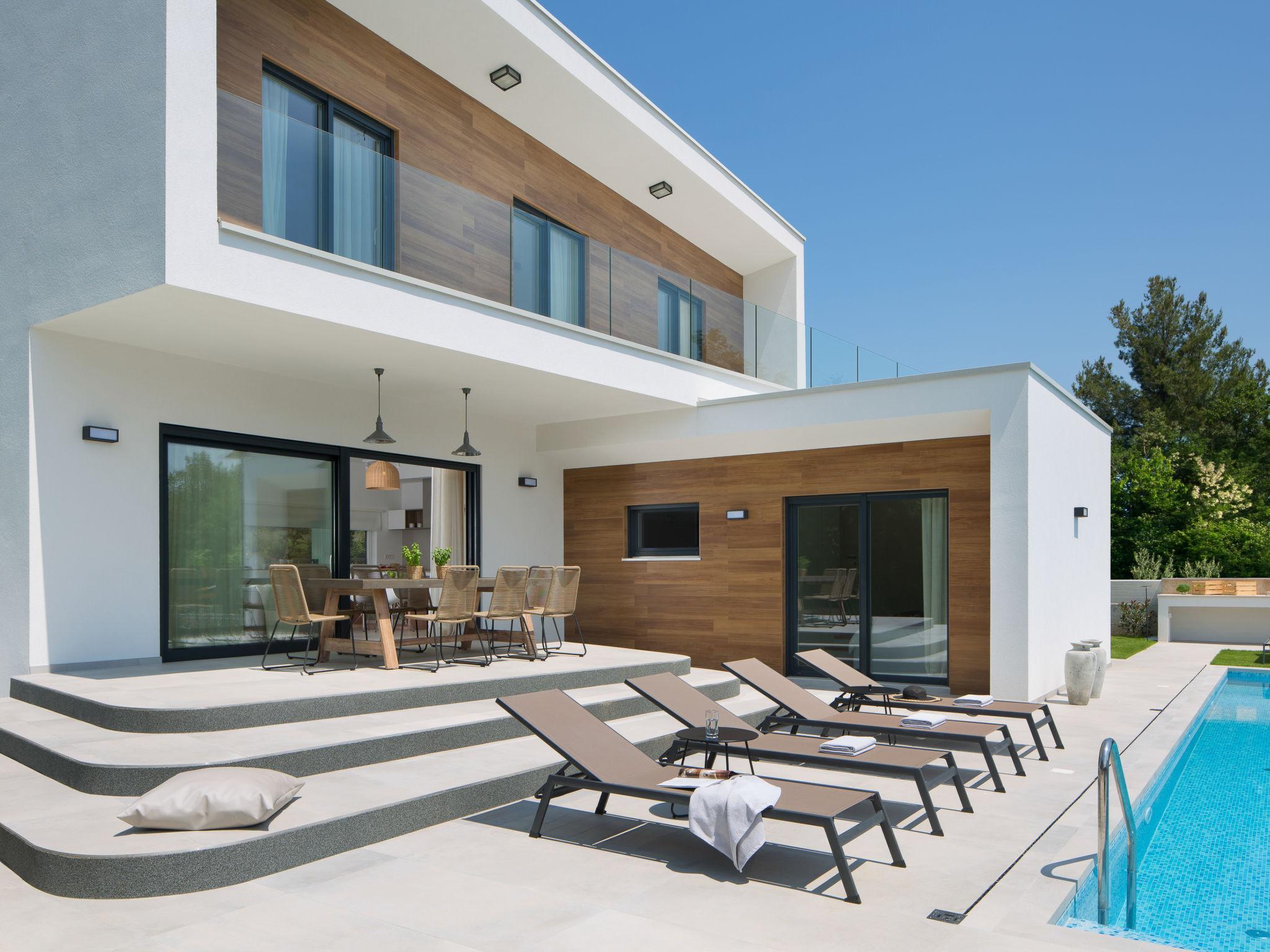 Photo 1 - Maison de 3 chambres à Tar-Vabriga avec piscine privée et jardin