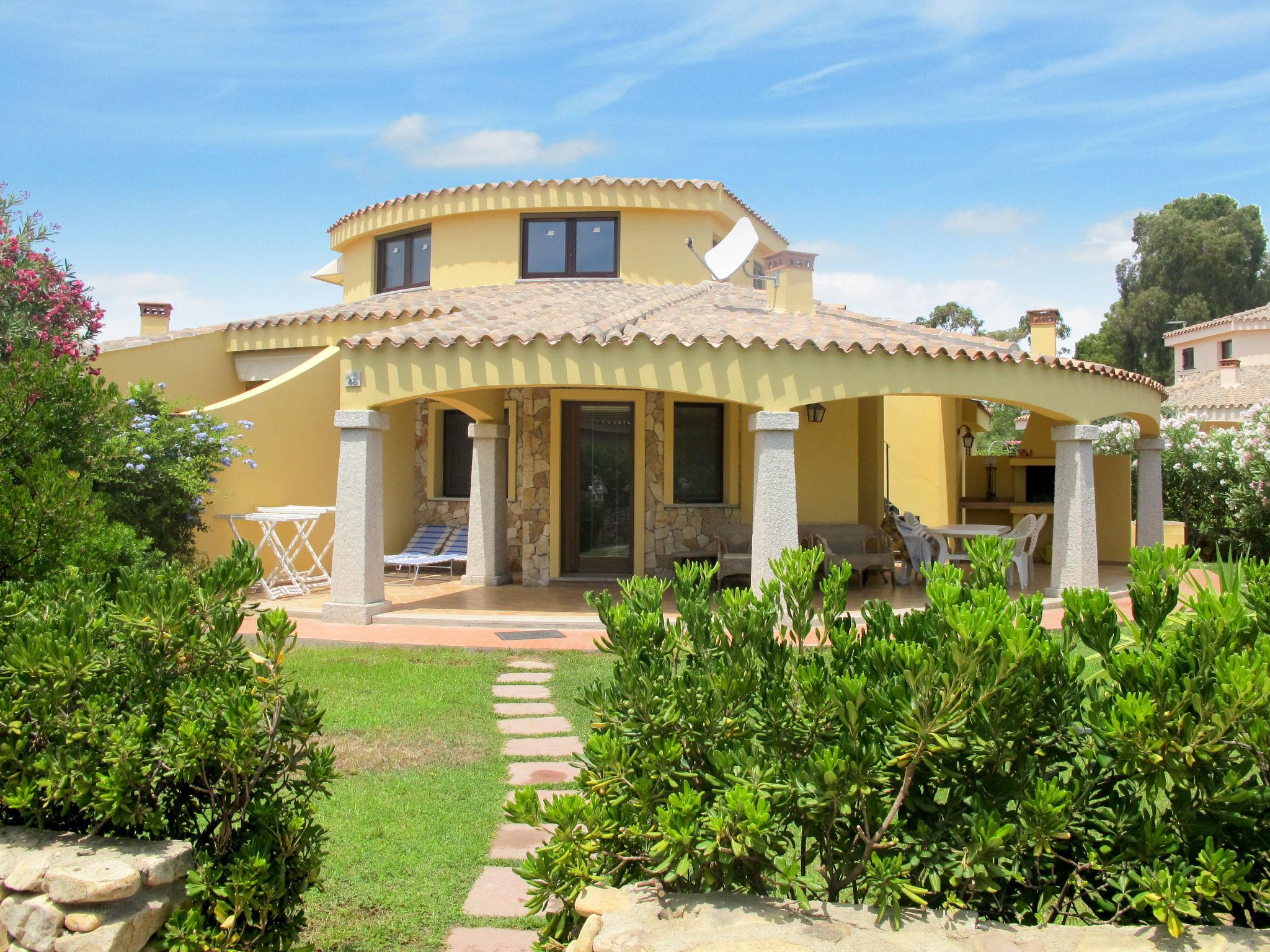 Photo 1 - Maison de 3 chambres à Muravera avec jardin et vues à la mer