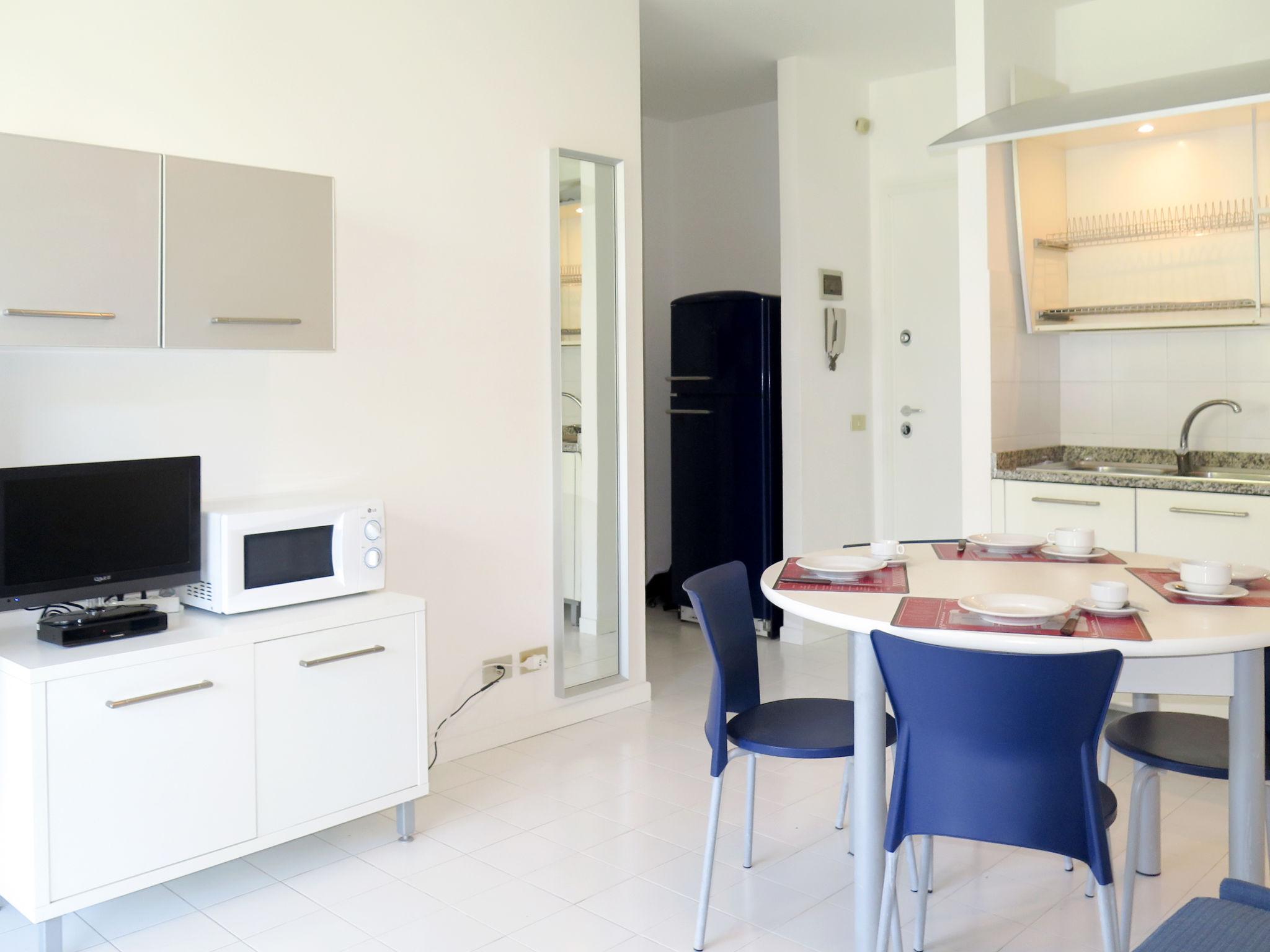 Foto 7 - Apartamento de 1 quarto em Lignano Sabbiadoro com piscina e vistas do mar