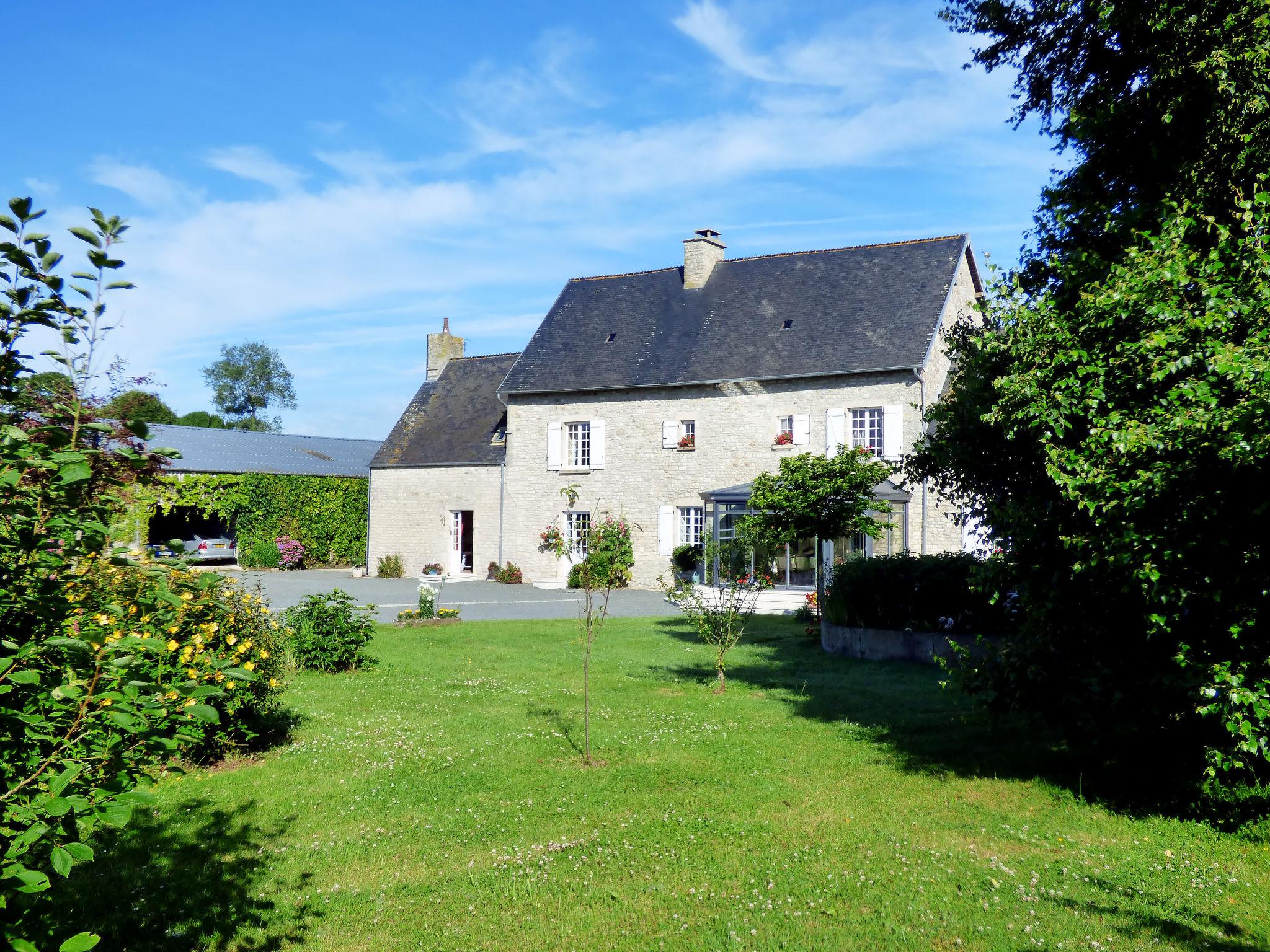 Photo 1 - Maison de 3 chambres à Biniville avec jardin et terrasse