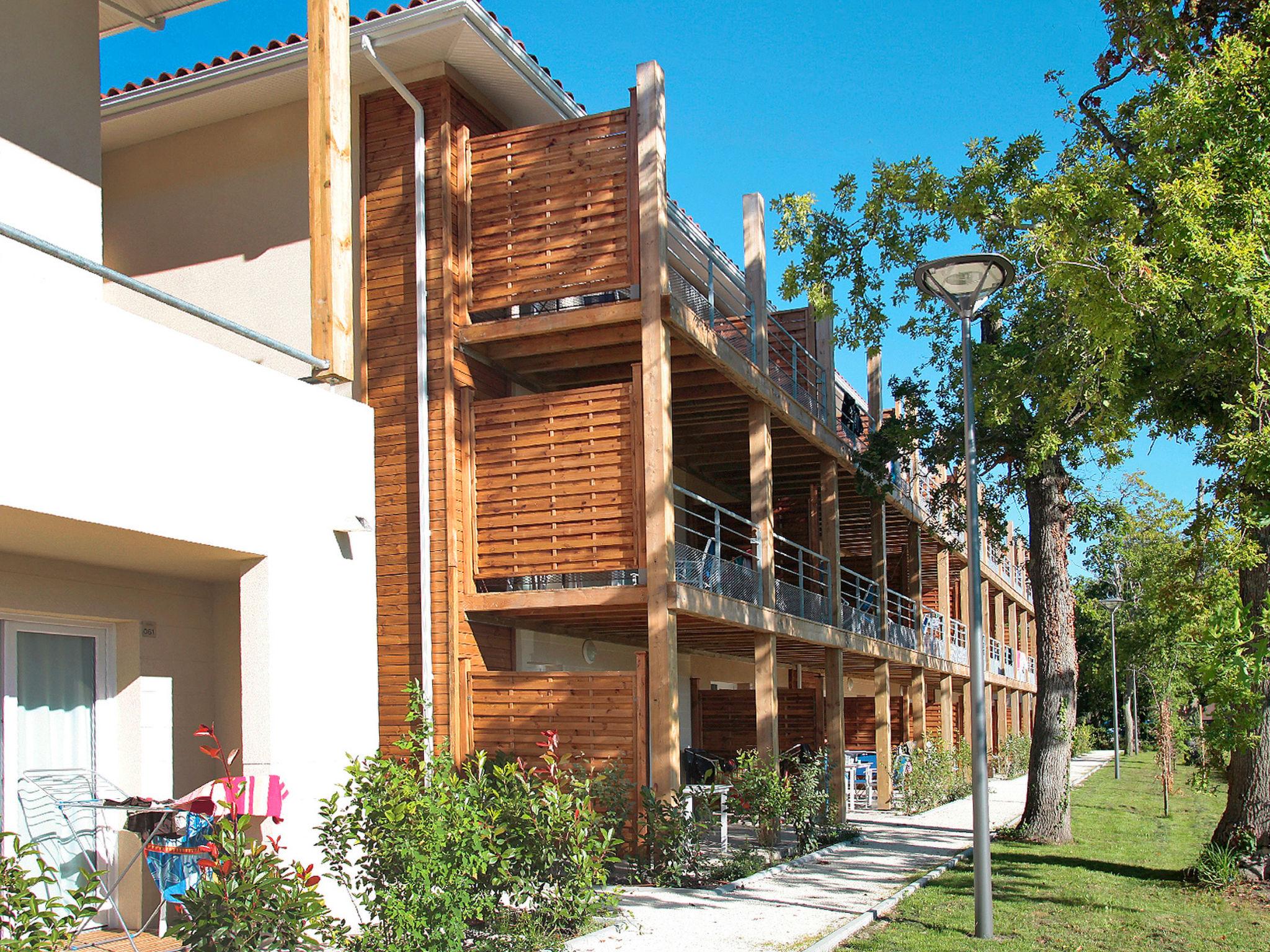 Photo 10 - Maison de 2 chambres à Hourtin avec piscine et terrasse