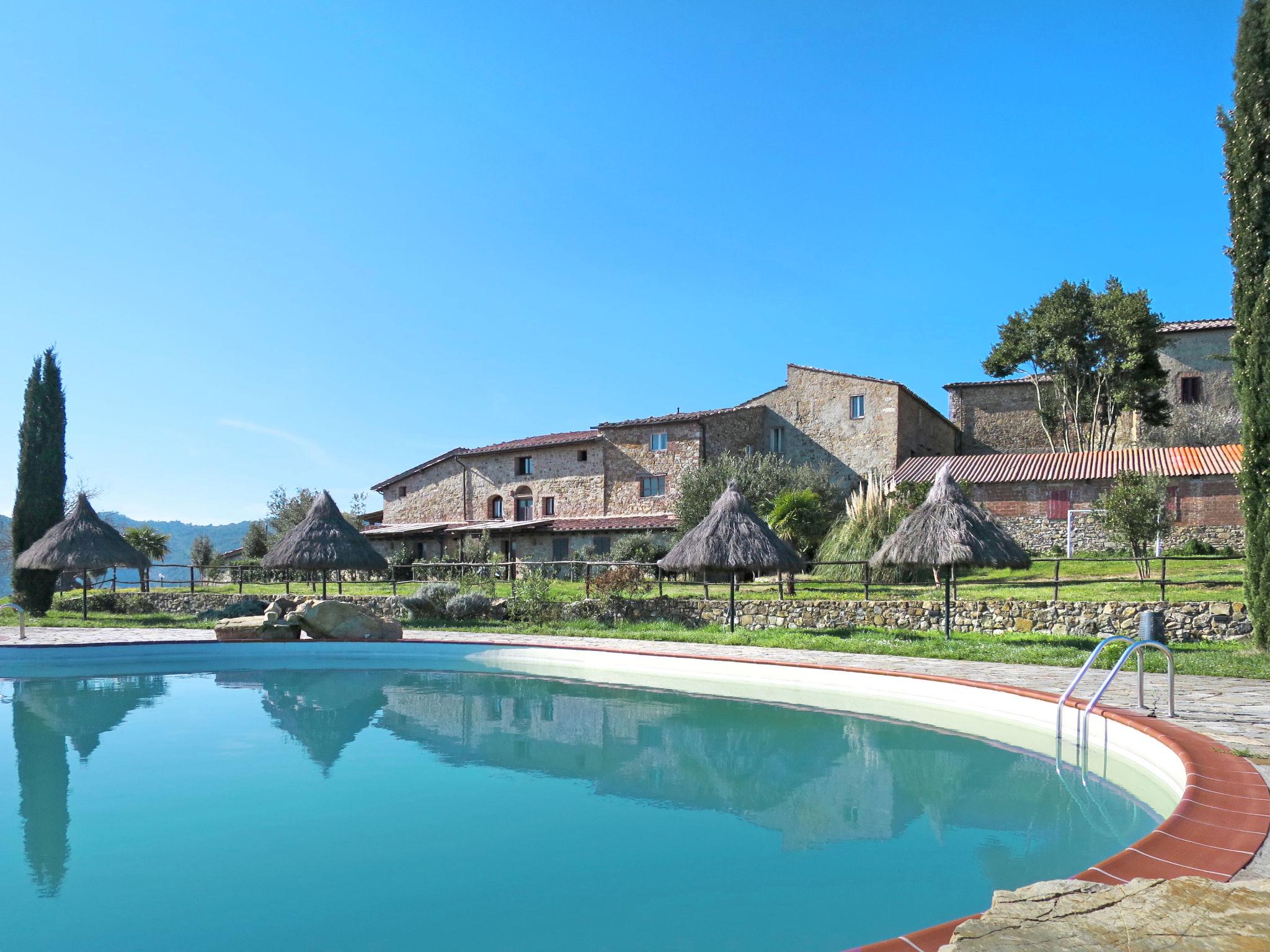 Photo 1 - Maison de 1 chambre à Monticiano avec piscine et jardin