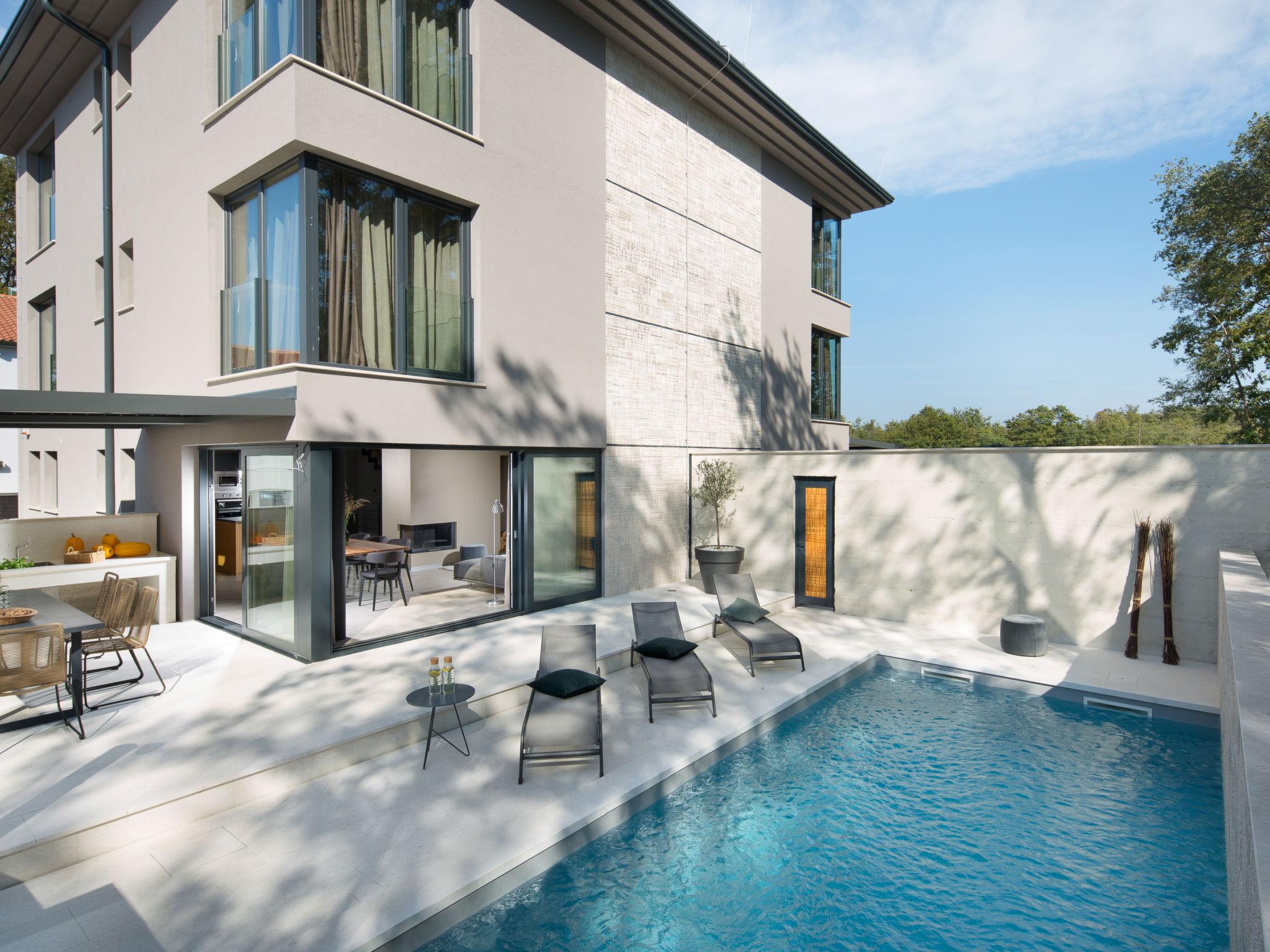 Foto 1 - Casa de 4 quartos em Umag com piscina privada e vistas do mar