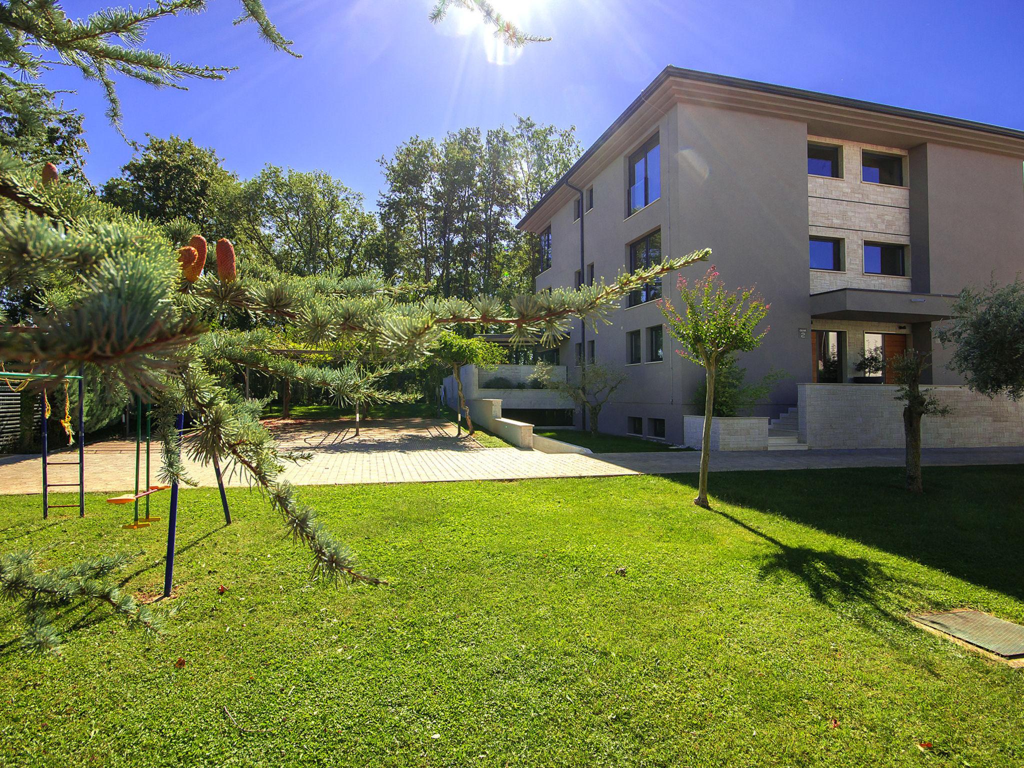 Foto 5 - Casa de 4 habitaciones en Umag con piscina privada y vistas al mar