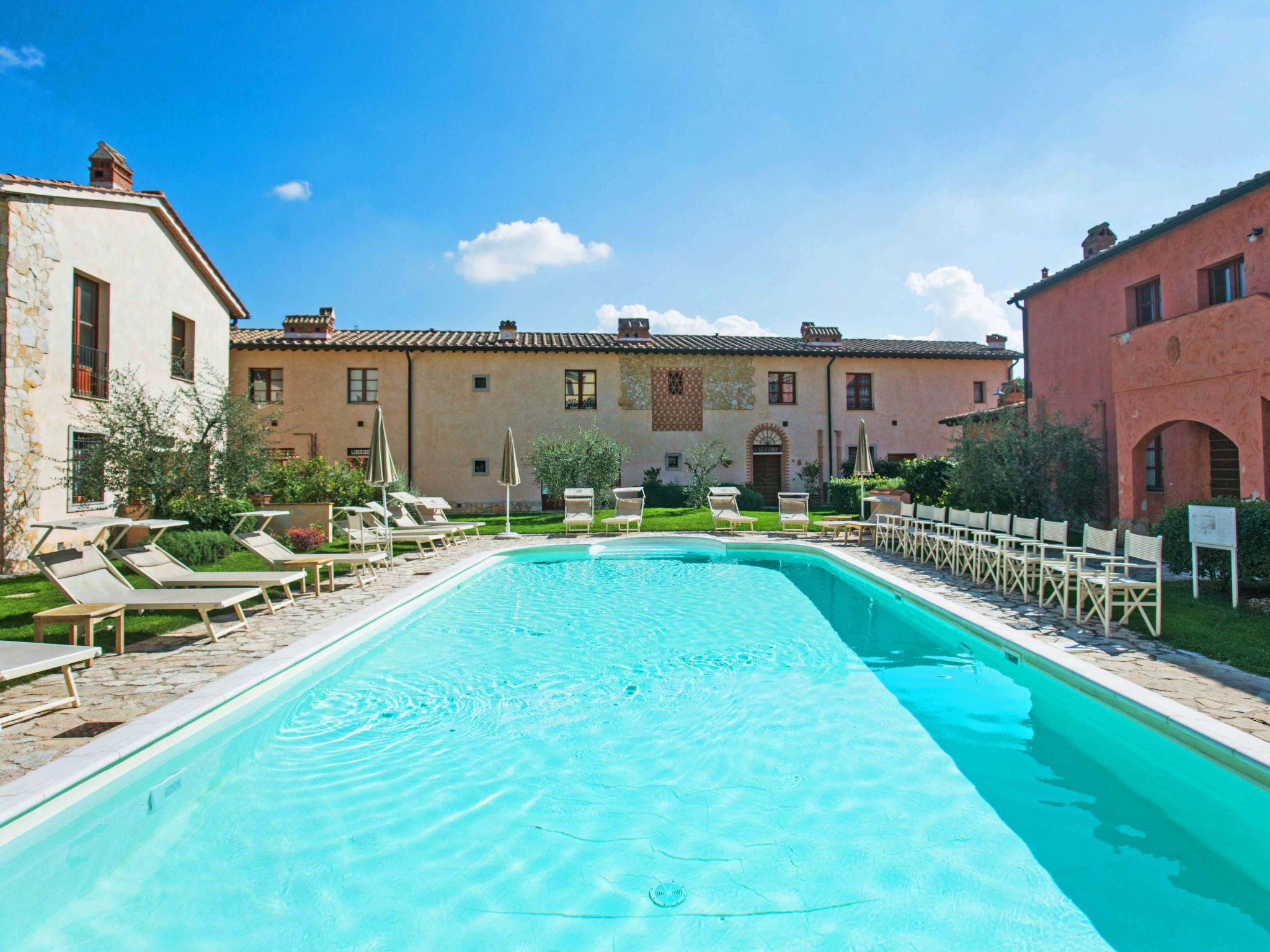 Photo 1 - Appartement de 1 chambre à Gambassi Terme avec piscine et jardin