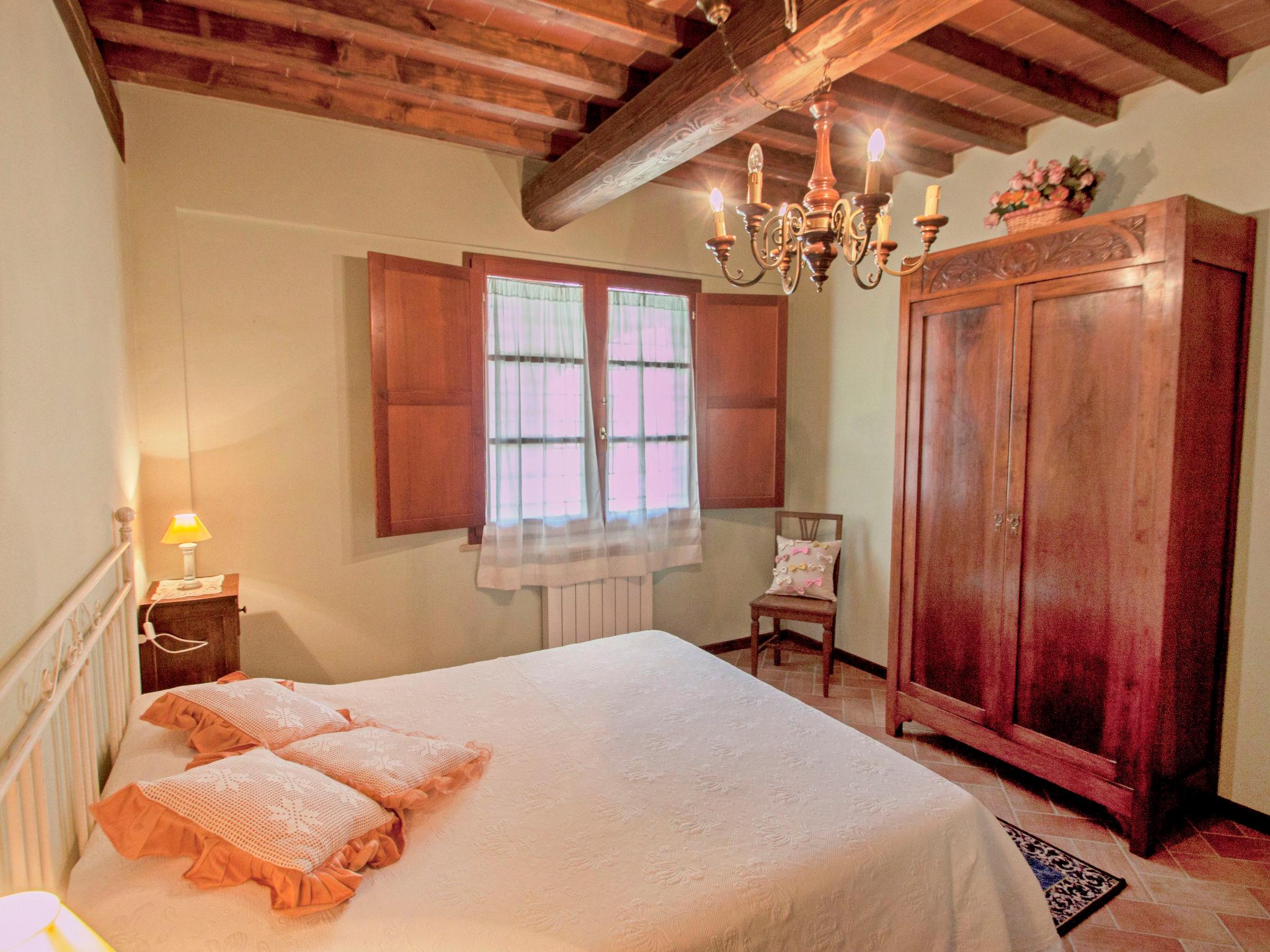 Foto 10 - Apartment mit 1 Schlafzimmer in Gambassi Terme mit schwimmbad