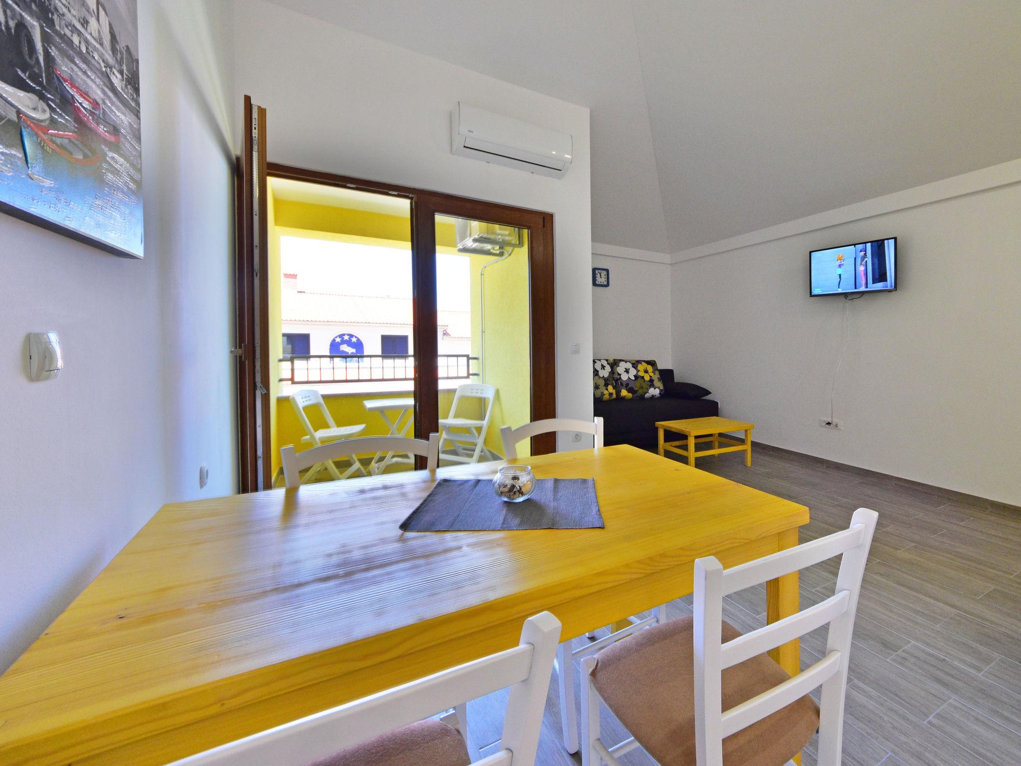 Foto 1 - Apartamento de 1 habitación en Senj con terraza y vistas al mar
