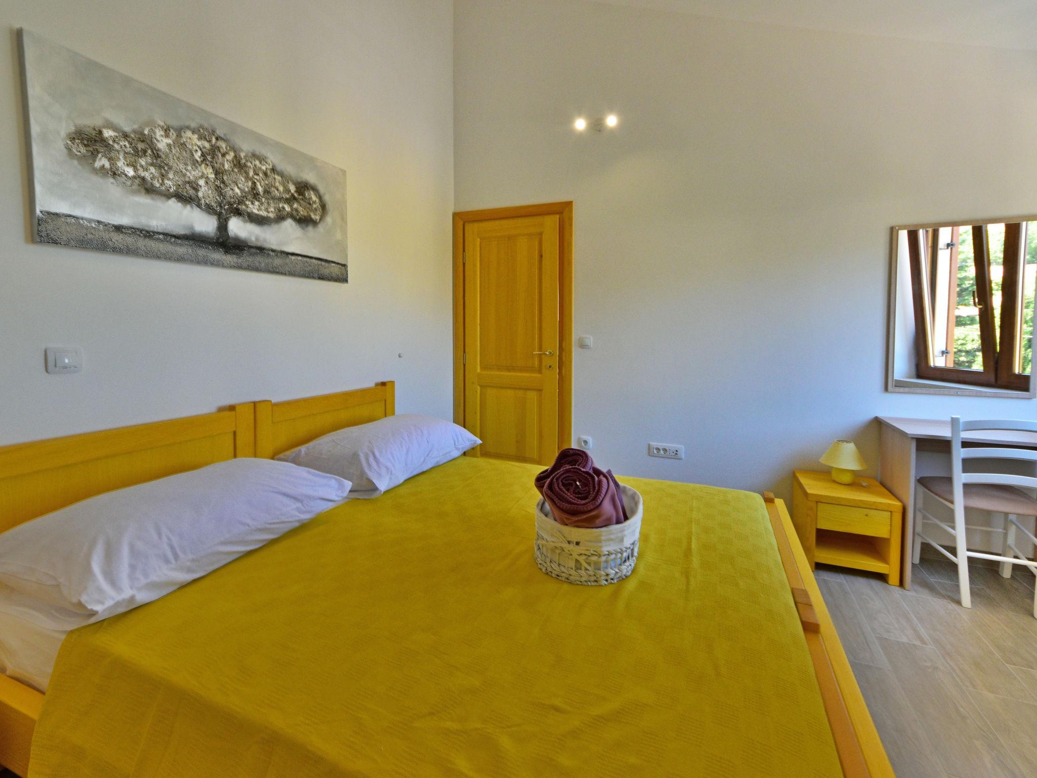 Foto 5 - Appartamento con 1 camera da letto a Senj con terrazza e vista mare