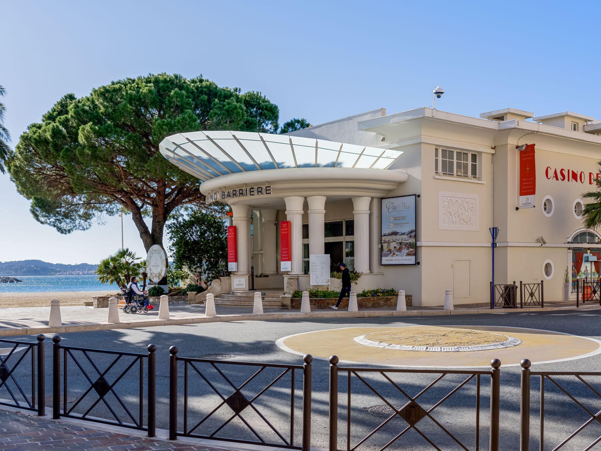 Foto 23 - Apartment mit 2 Schlafzimmern in Sainte-Maxime mit blick aufs meer