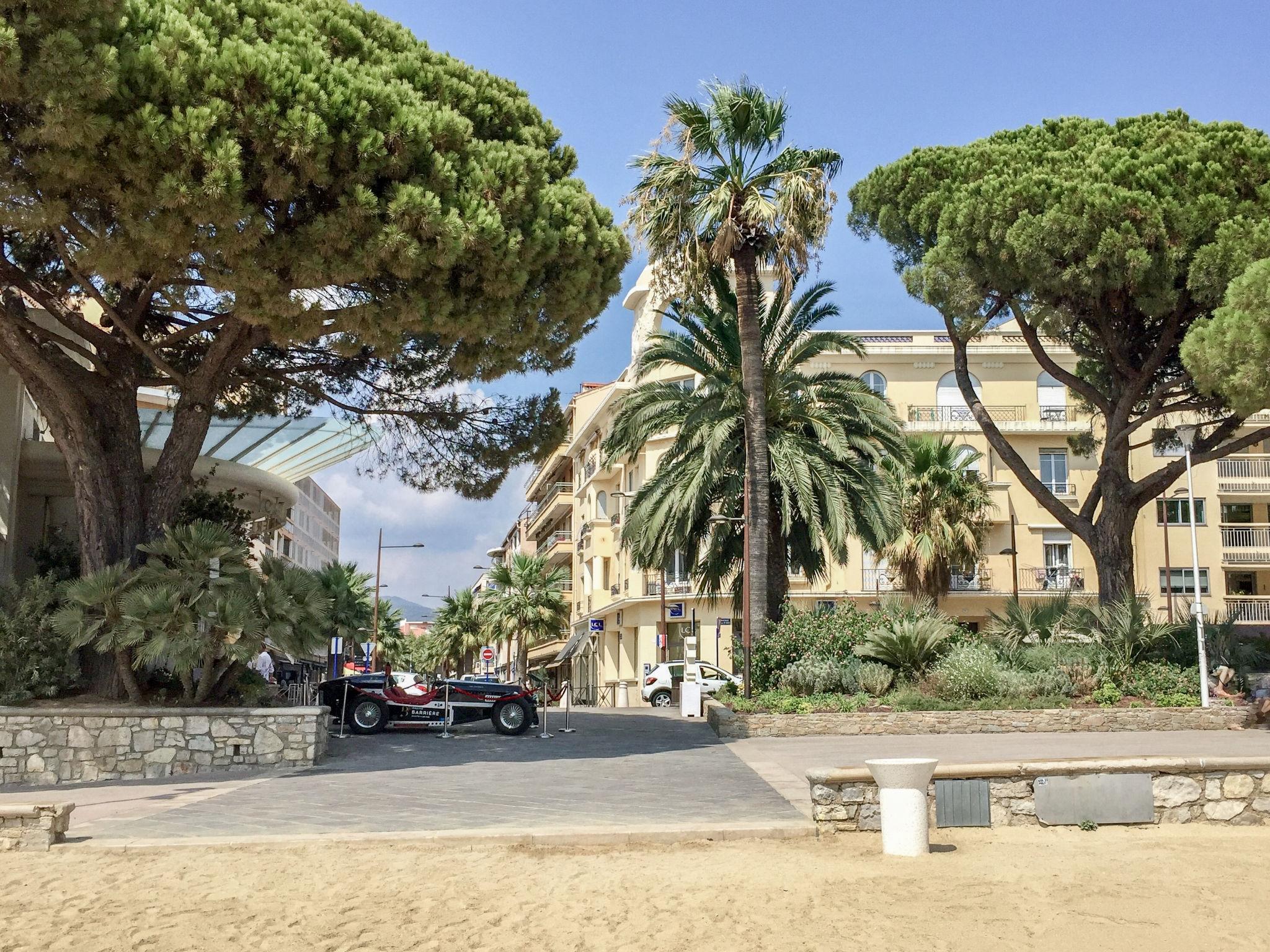 Foto 1 - Apartment mit 2 Schlafzimmern in Sainte-Maxime mit blick aufs meer