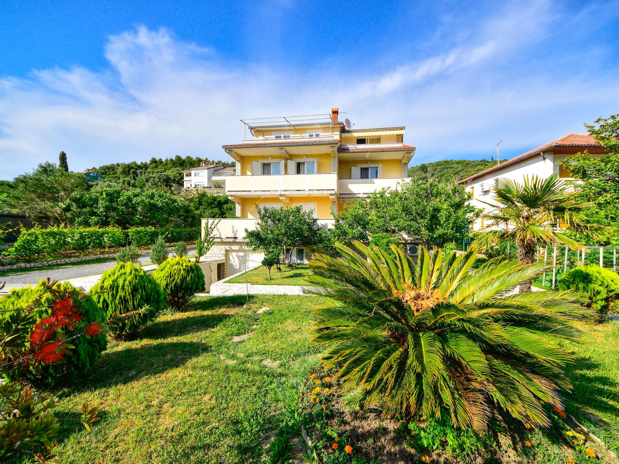 Foto 1 - Appartamento con 2 camere da letto a Rab con terrazza e vista mare