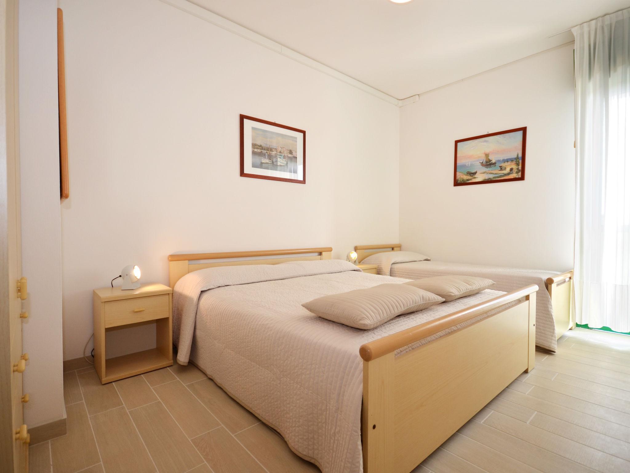 Foto 5 - Apartamento de 1 quarto em San Michele al Tagliamento com piscina e vistas do mar