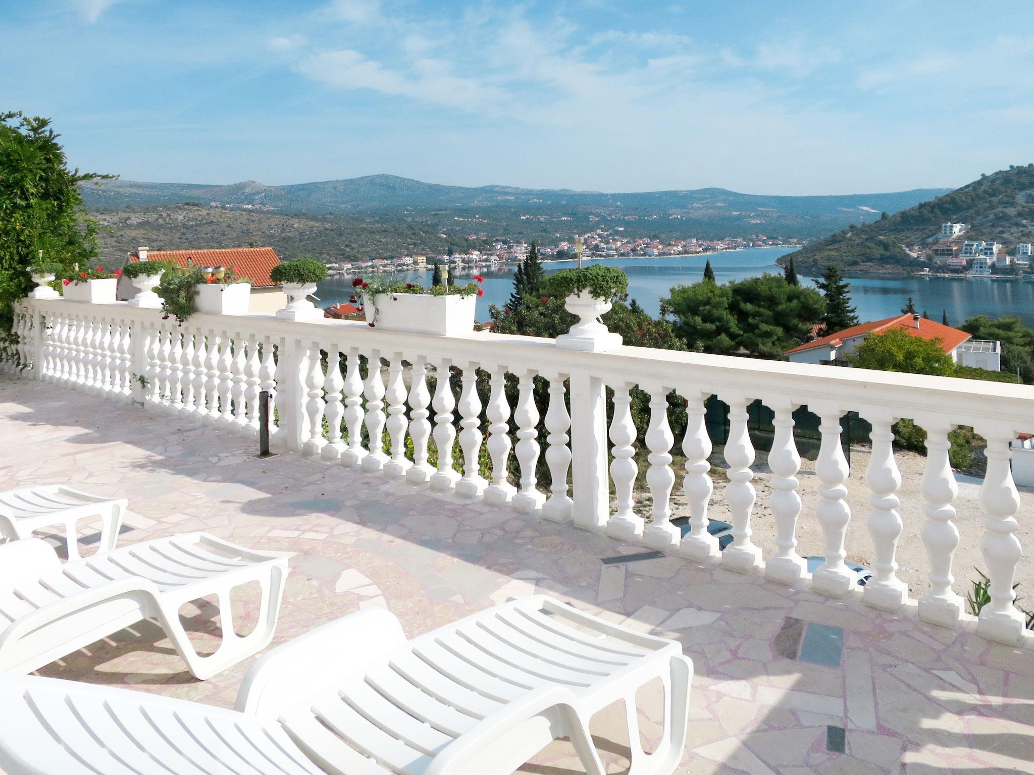 Photo 1 - Appartement de 3 chambres à Rogoznica avec terrasse et vues à la mer