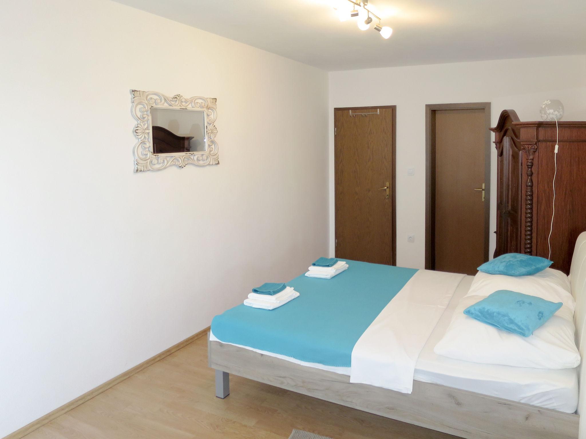 Foto 12 - Appartamento con 3 camere da letto a Rogoznica con terrazza e vista mare