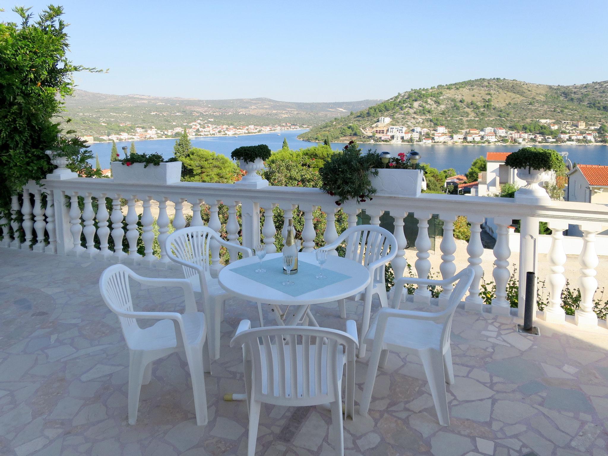 Photo 2 - Appartement de 3 chambres à Rogoznica avec terrasse et vues à la mer