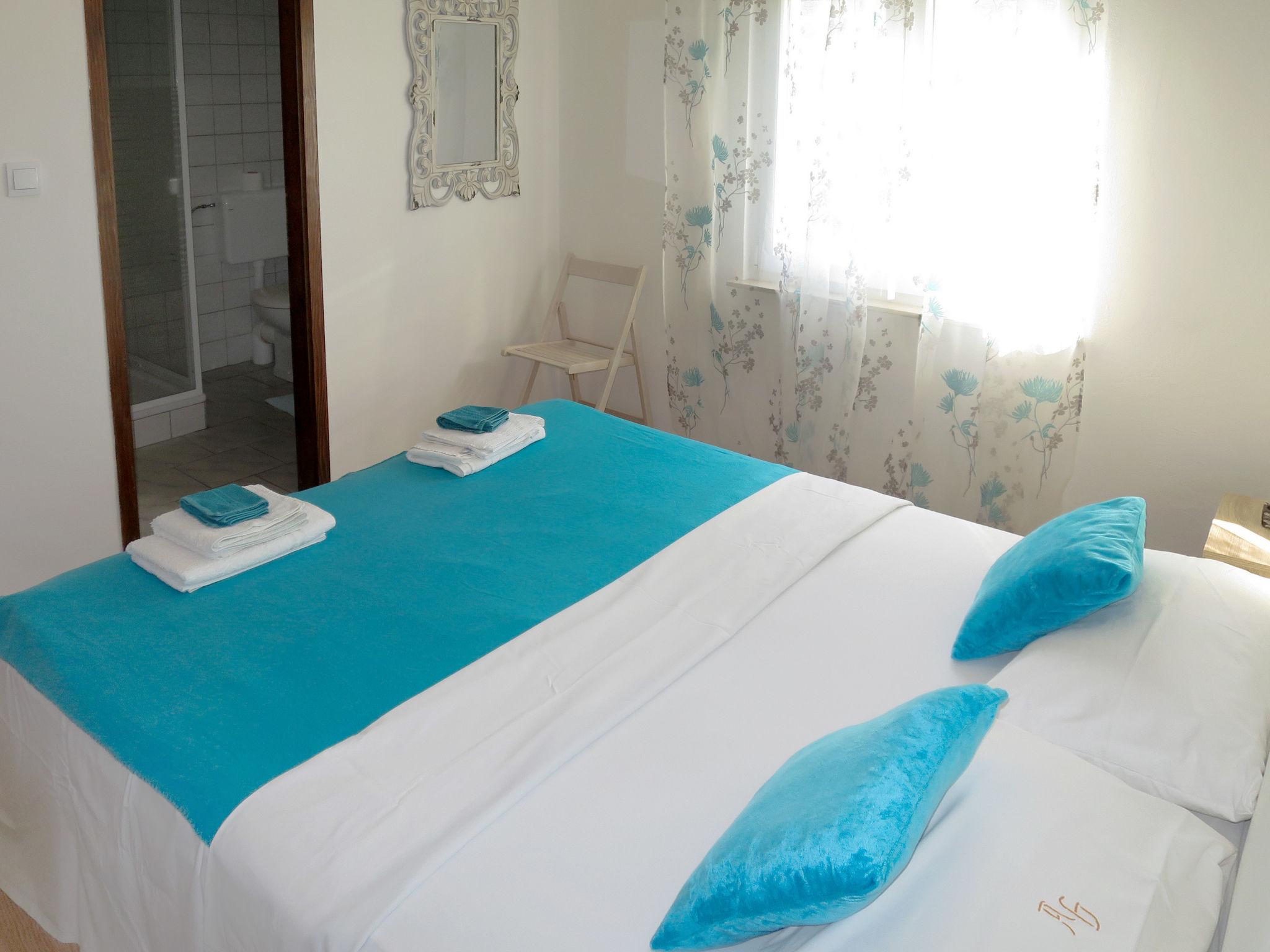 Foto 10 - Appartamento con 3 camere da letto a Rogoznica con terrazza e vista mare