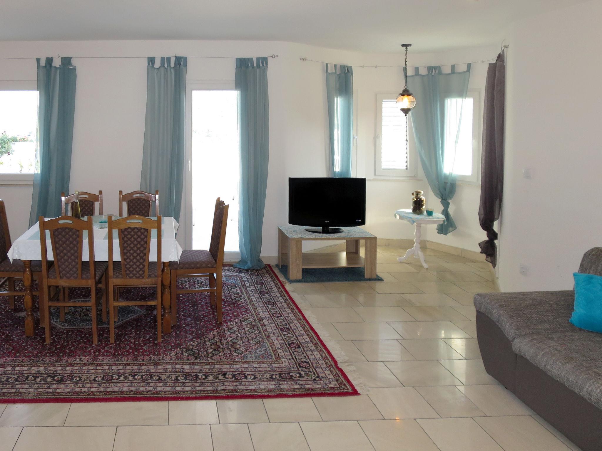 Foto 6 - Appartamento con 3 camere da letto a Rogoznica con terrazza e vista mare