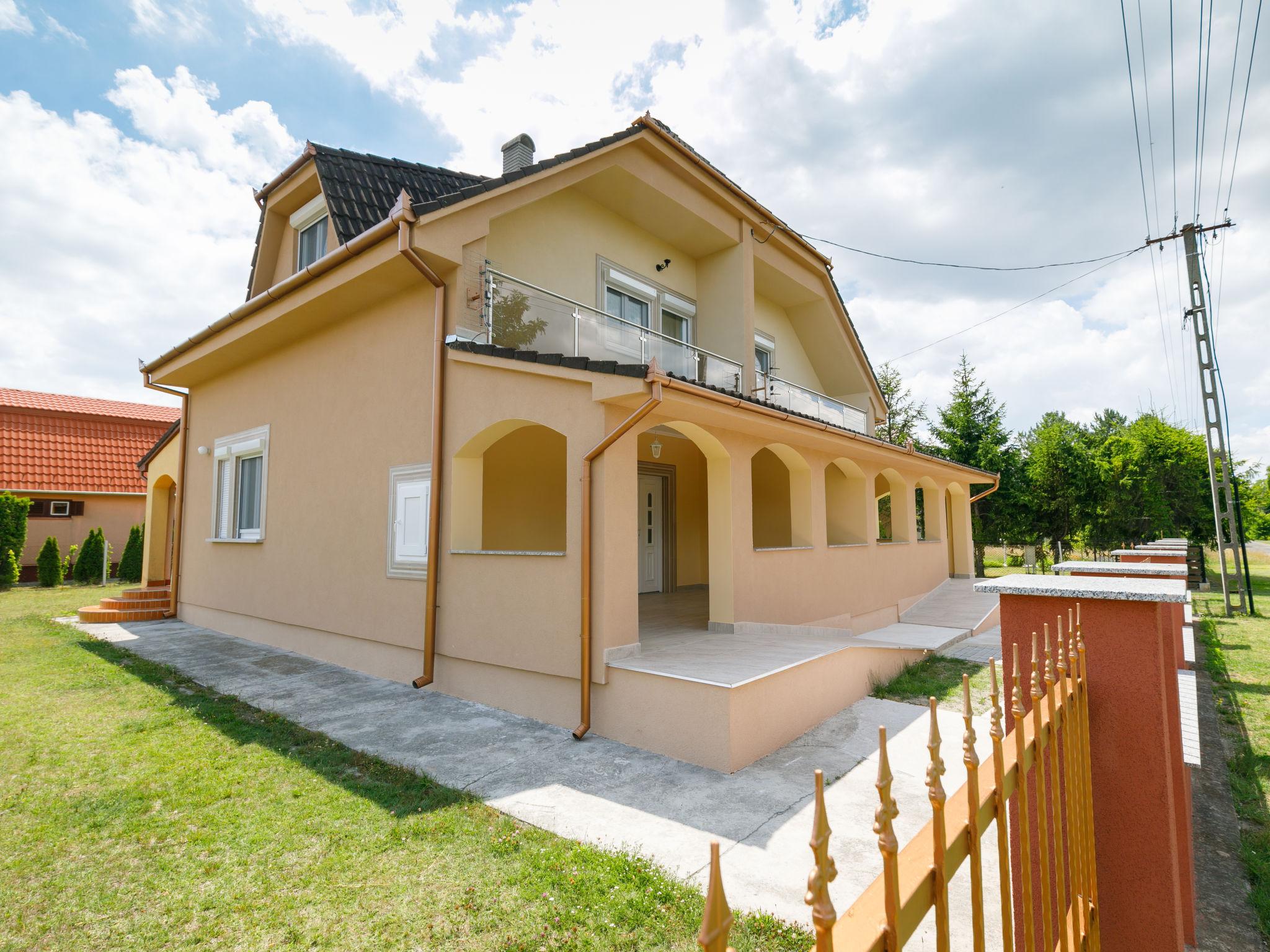 Foto 14 - Casa de 3 quartos em Balatonmáriafürdő com jardim e terraço