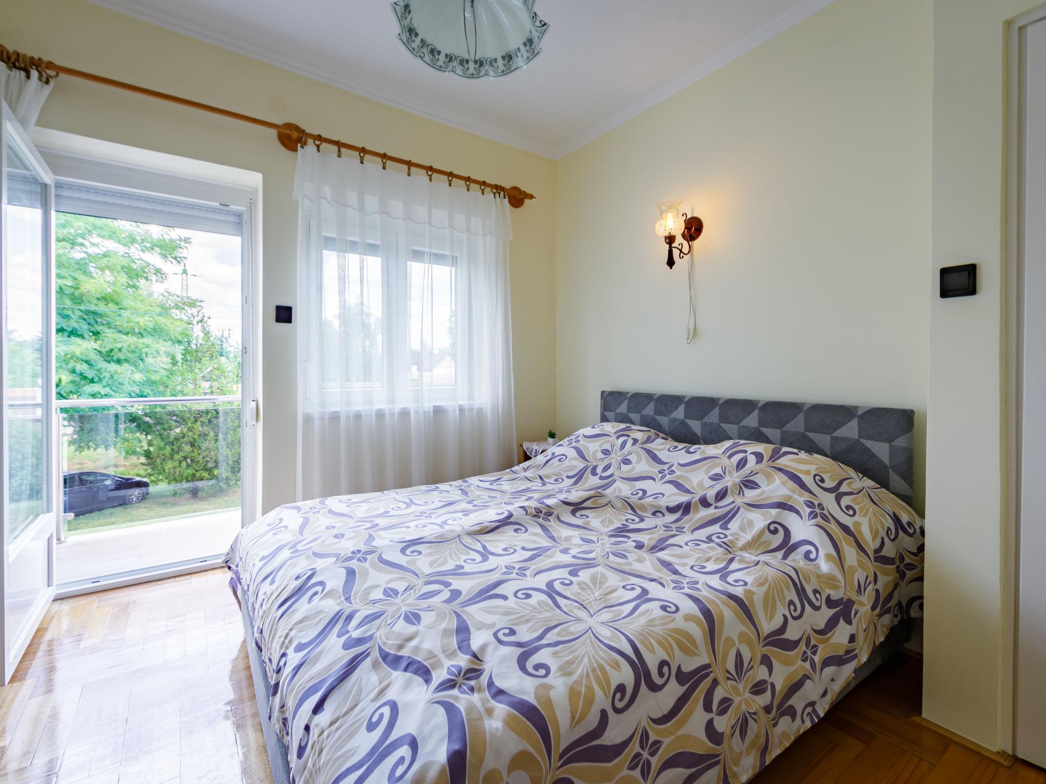 Foto 9 - Casa con 3 camere da letto a Balatonmáriafürdő con giardino e terrazza