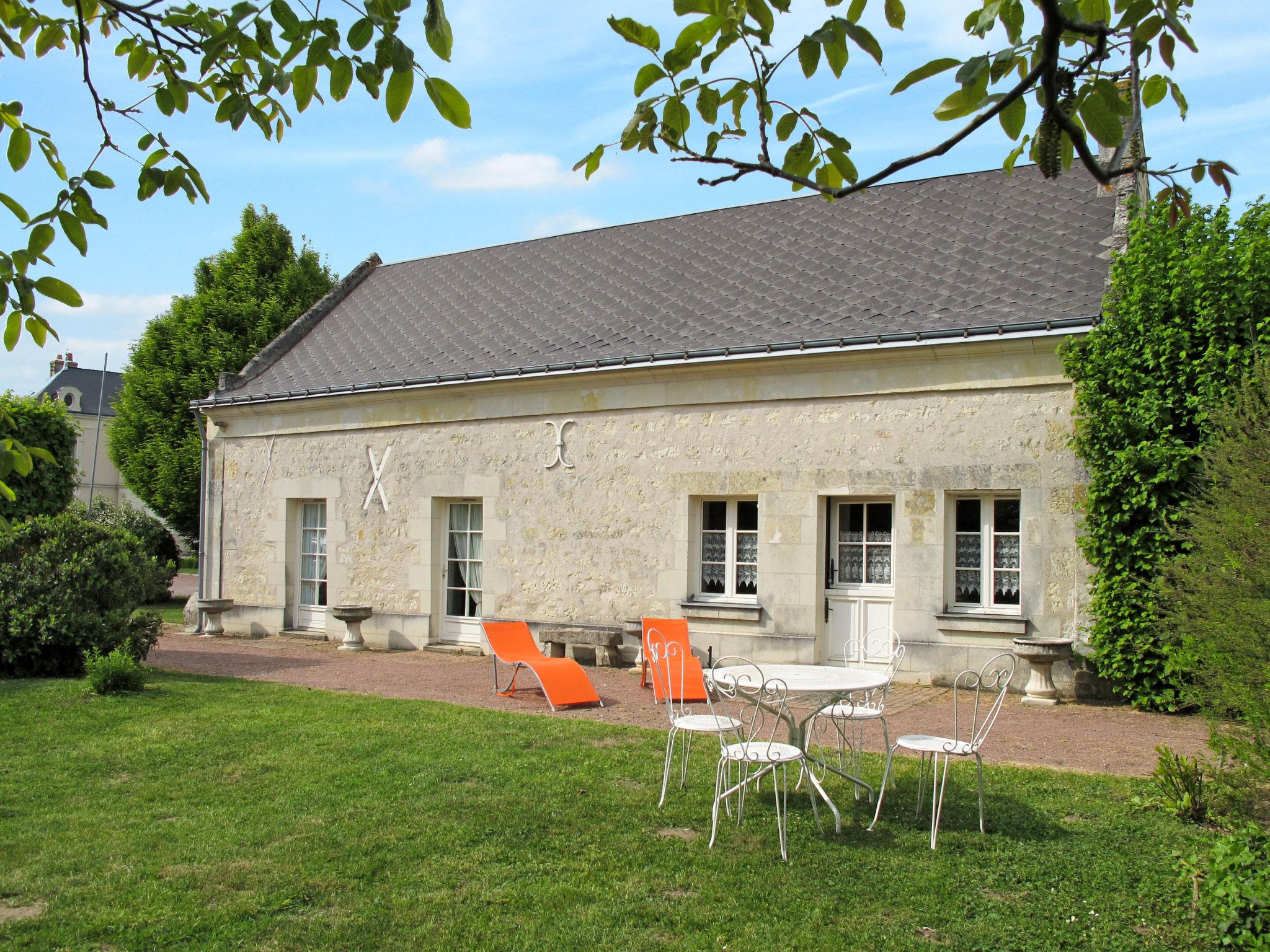 Photo 1 - Maison de 2 chambres à Restigné avec jardin et terrasse