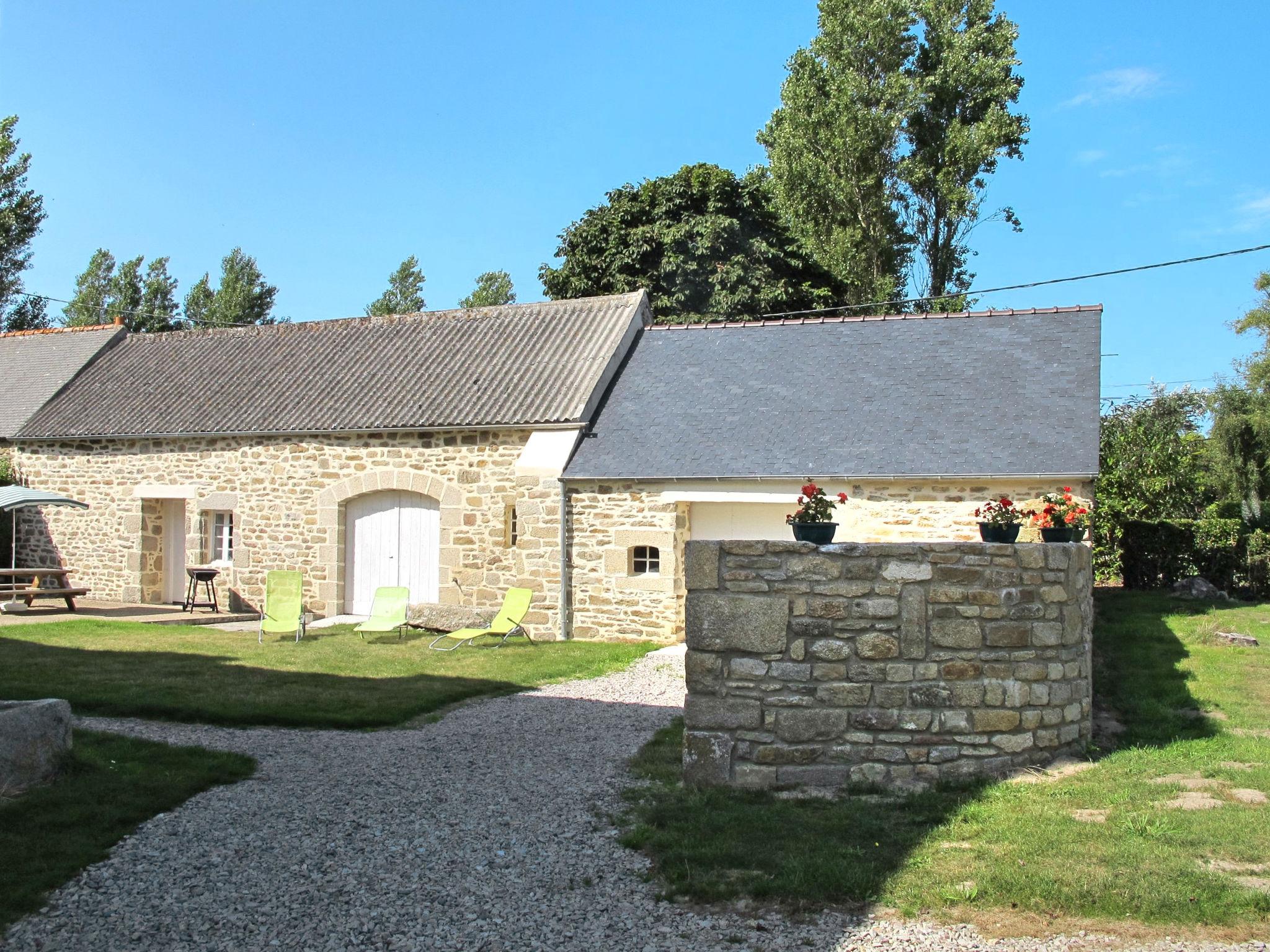 Photo 20 - 2 bedroom House in Plounéour-Brignogan-plages with garden and sea view