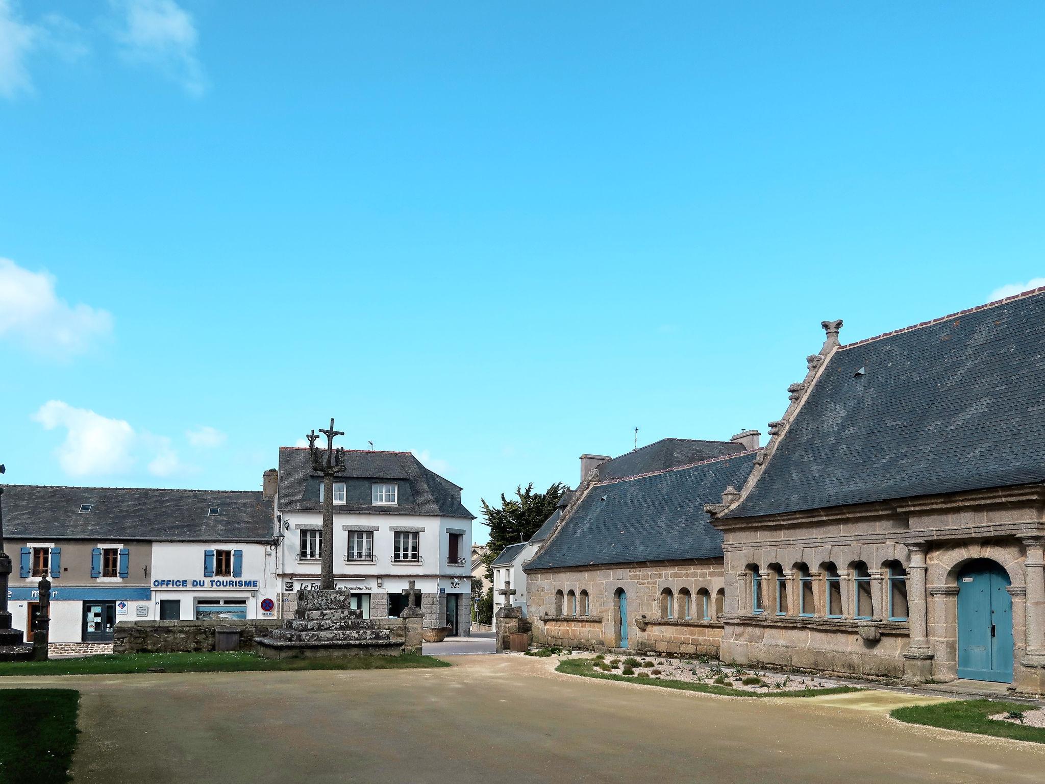 Foto 33 - Haus mit 4 Schlafzimmern in Plounéour-Brignogan-plages mit privater pool und garten
