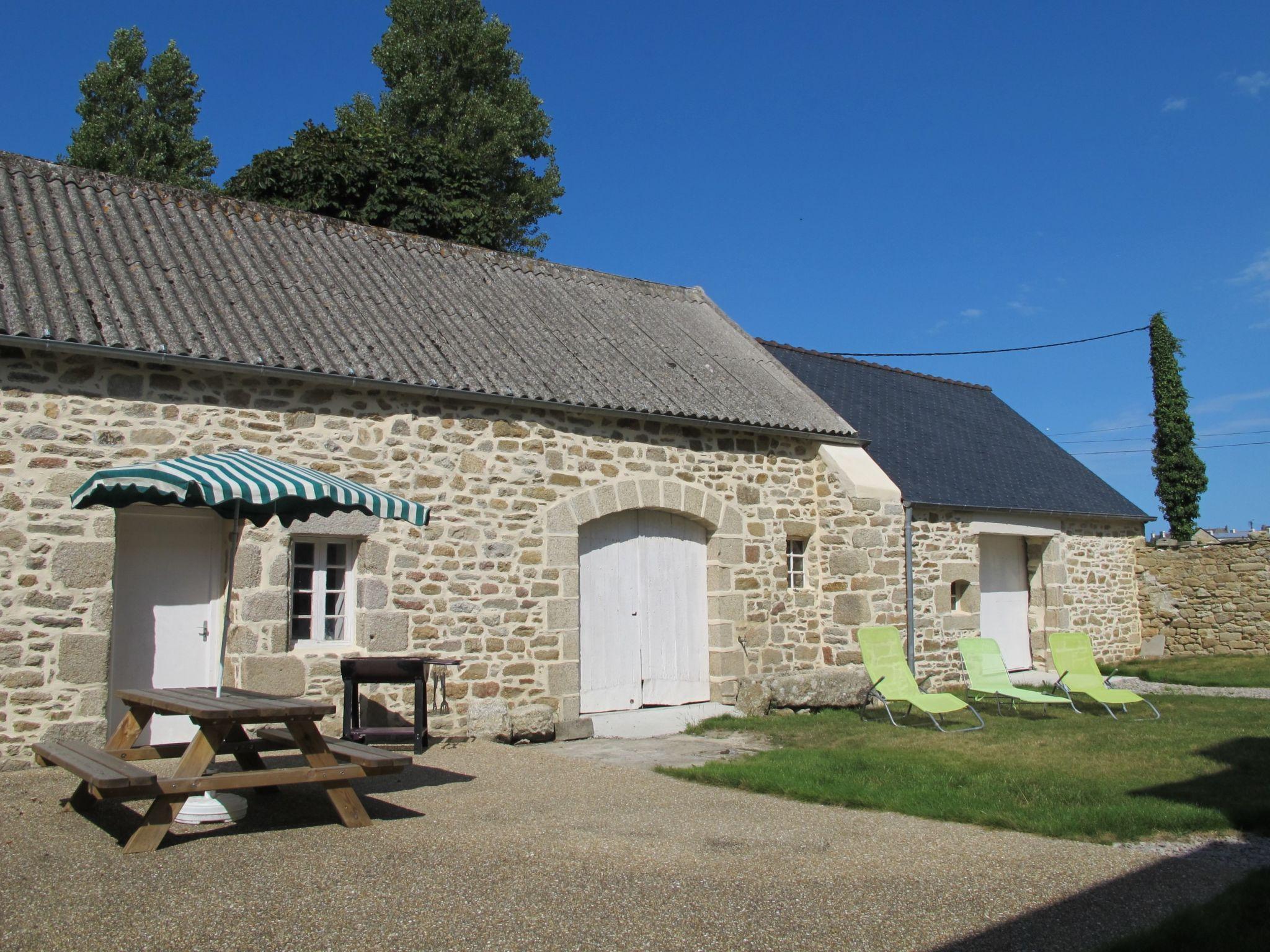 Foto 22 - Casa de 2 quartos em Plounéour-Brignogan-plages com jardim e terraço