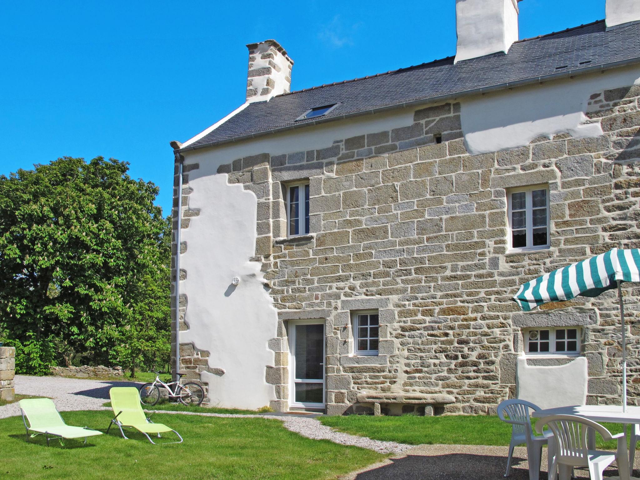 Photo 1 - Maison de 2 chambres à Plounéour-Brignogan-plages avec jardin et terrasse