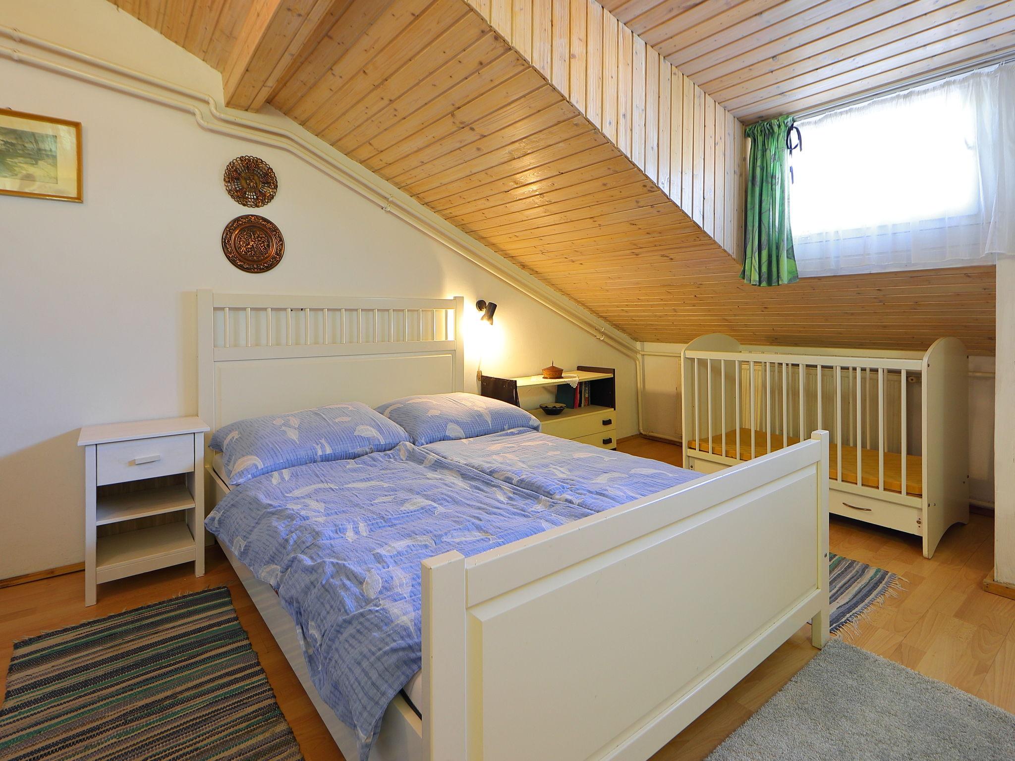 Foto 4 - Casa con 5 camere da letto a Balatonboglár con terrazza e vista sulle montagne