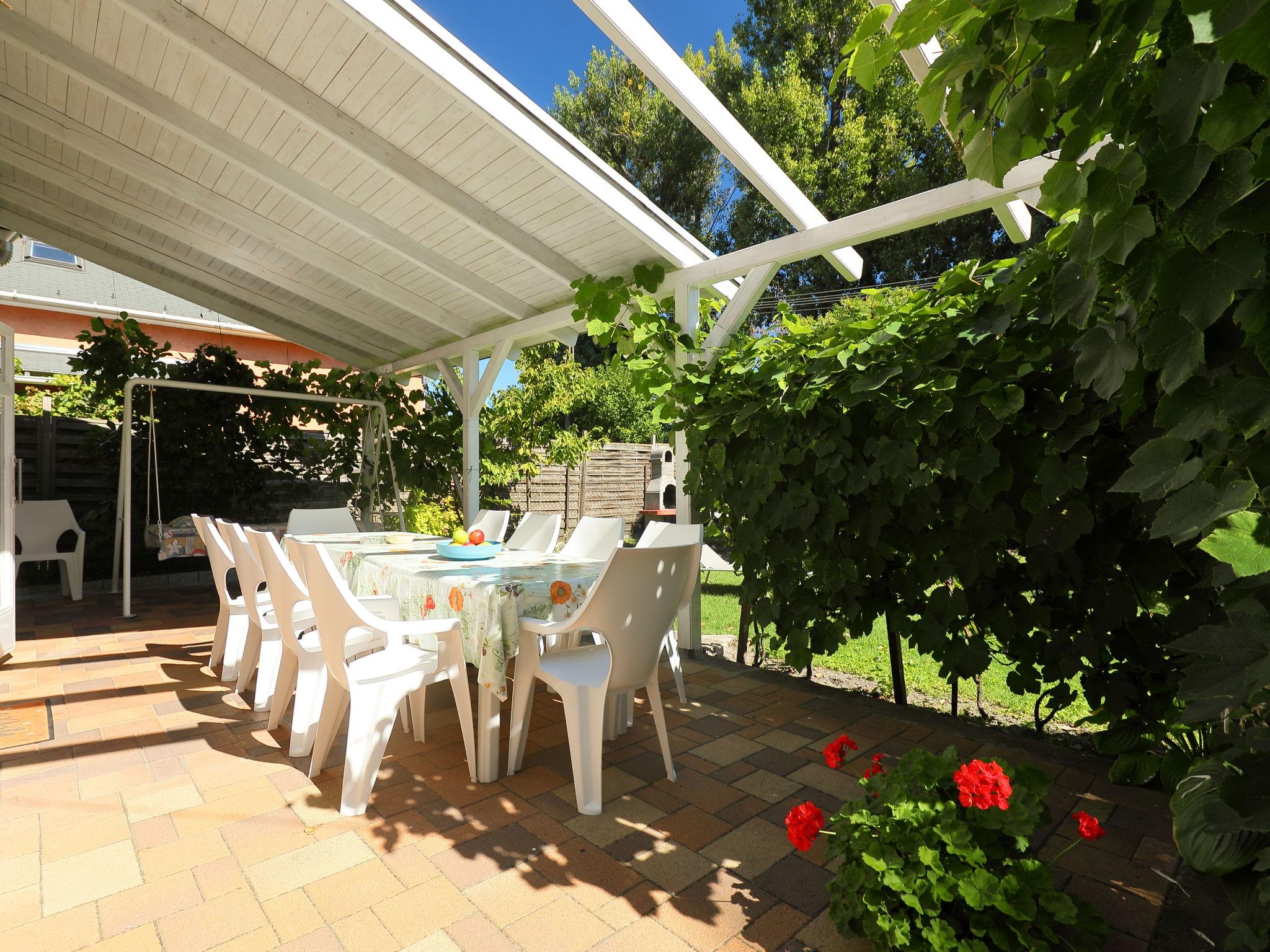 Photo 2 - Maison de 5 chambres à Balatonboglár avec terrasse et vues sur la montagne