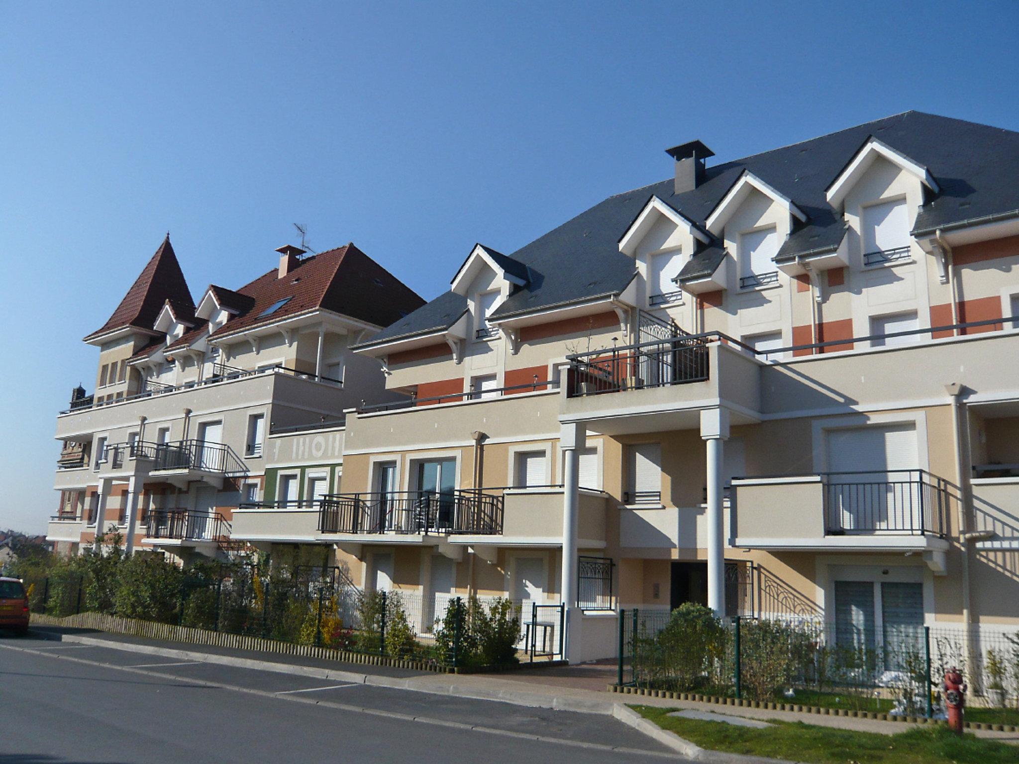 Foto 15 - Apartamento de 2 habitaciones en Dives-sur-Mer con vistas al mar