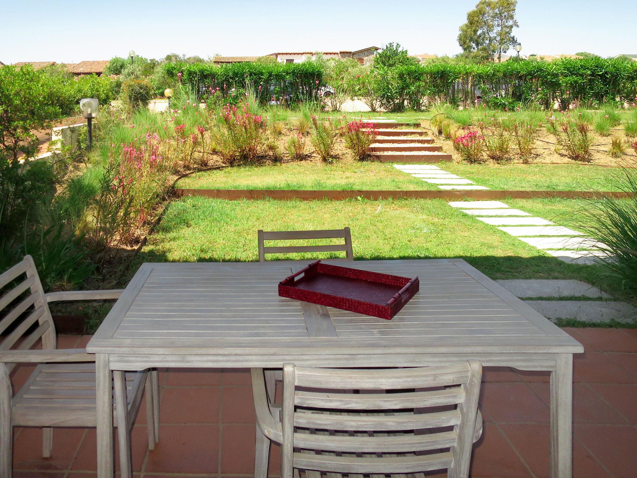 Photo 2 - Maison de 1 chambre à San Teodoro avec jardin et vues à la mer