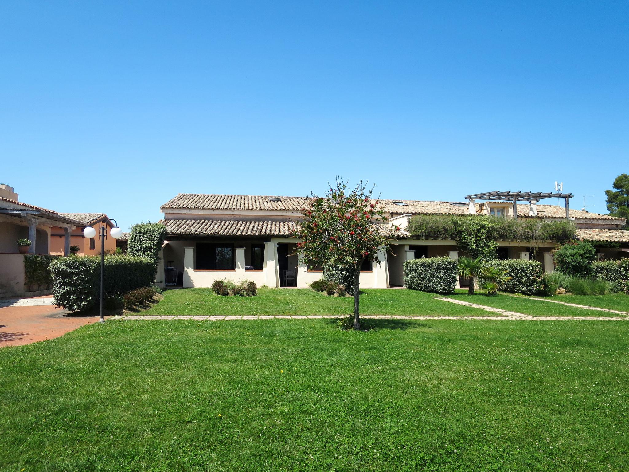 Photo 6 - Maison de 1 chambre à San Teodoro avec jardin et vues à la mer