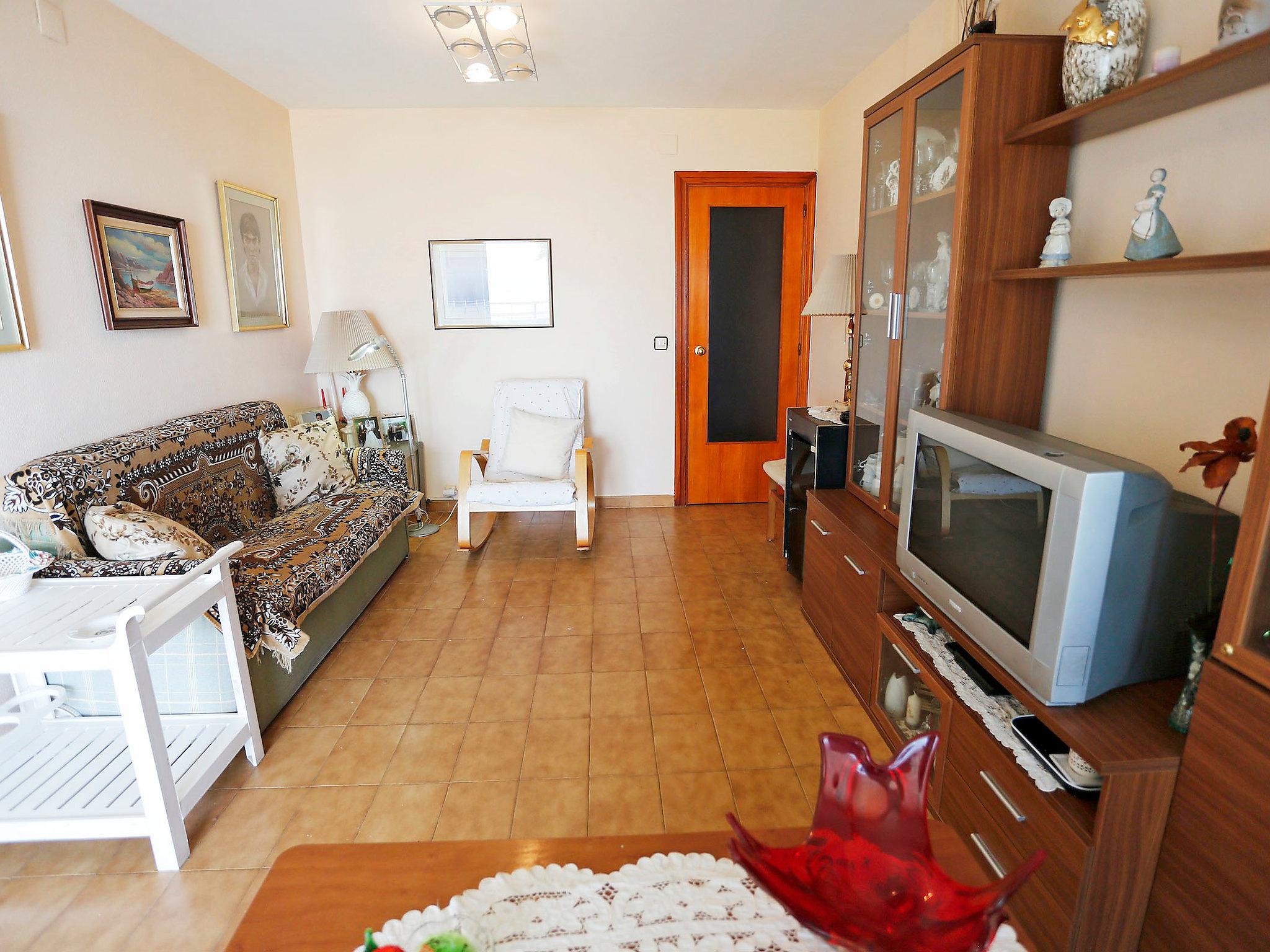 Photo 11 - 3 bedroom Apartment in Cambrils with garden and sea view
