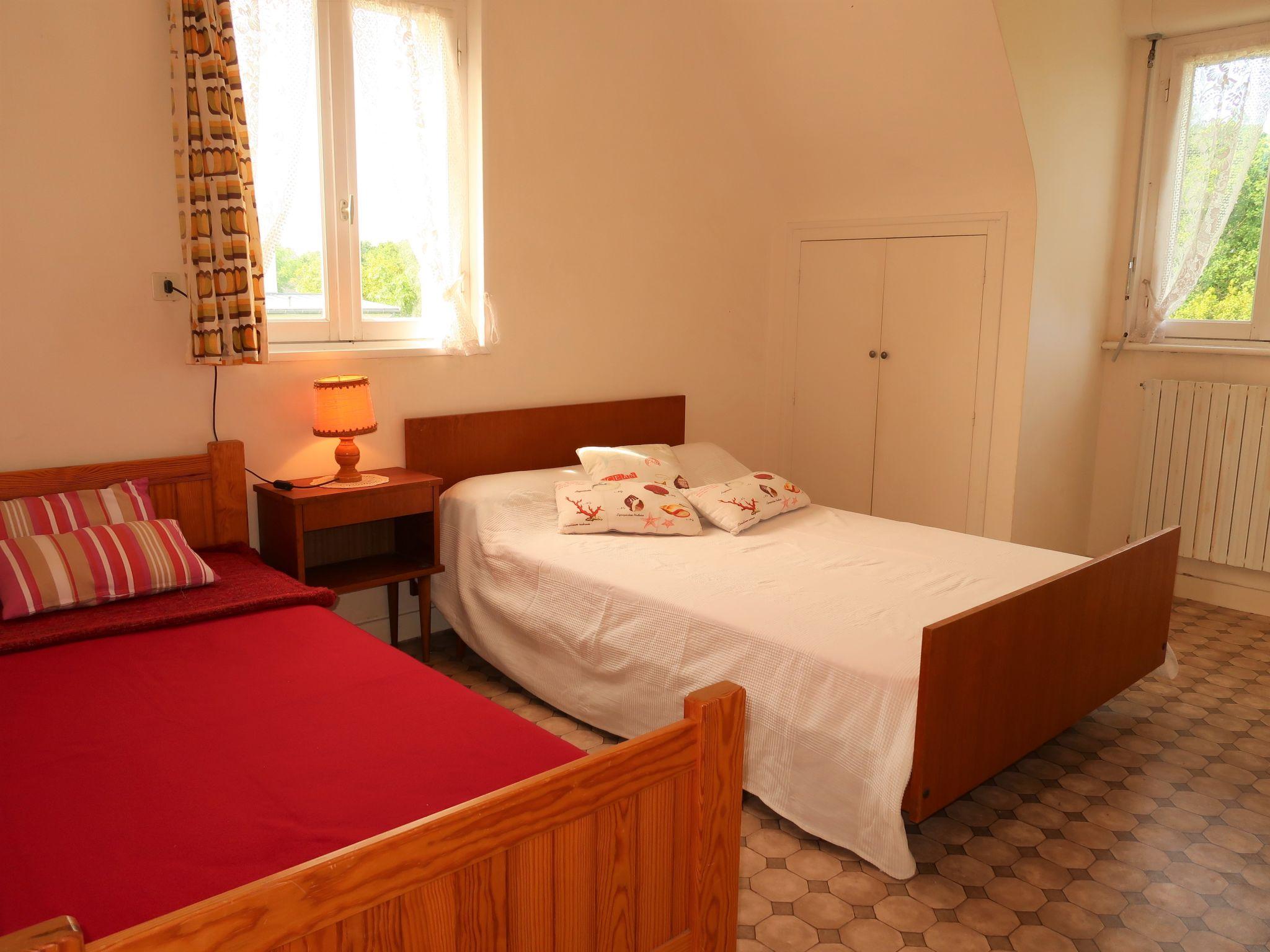 Foto 14 - Haus mit 5 Schlafzimmern in Plomeur mit garten und terrasse