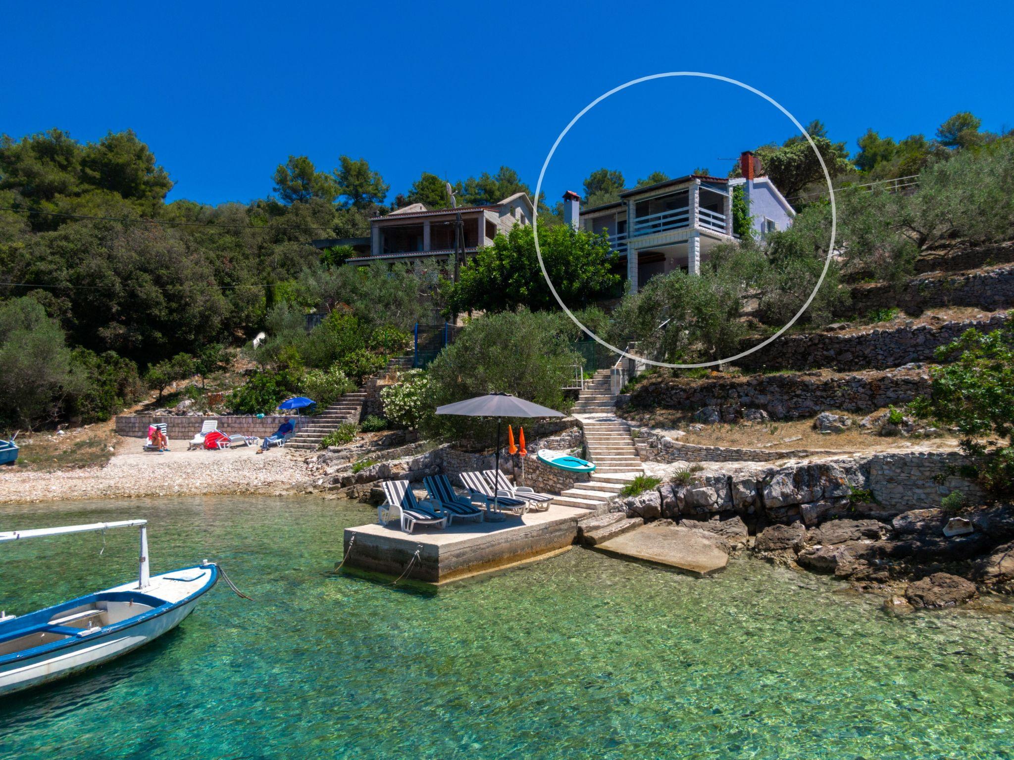 Photo 14 - Maison de 5 chambres à Vela Luka avec terrasse et bain à remous