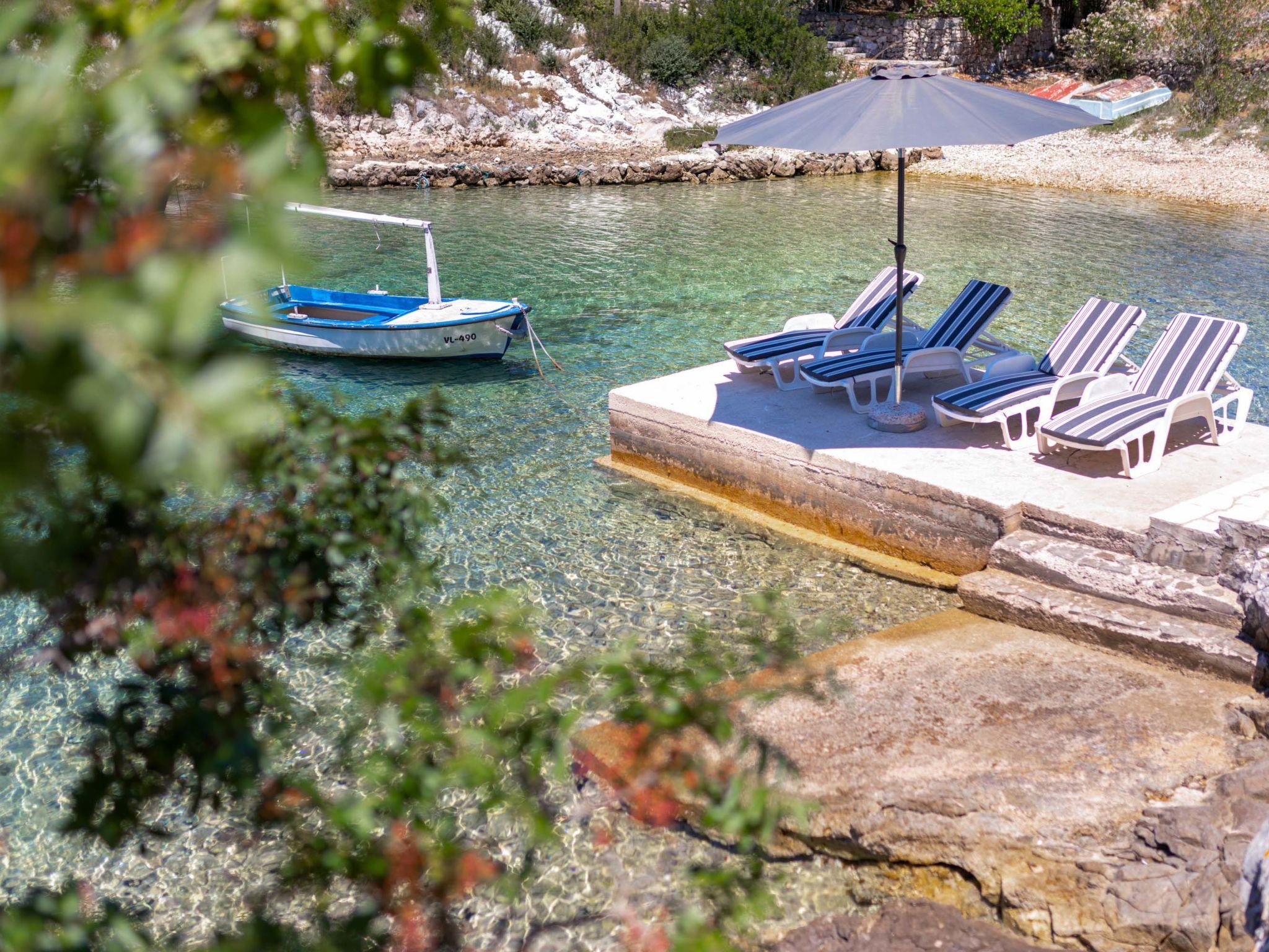 Photo 15 - Maison de 5 chambres à Vela Luka avec terrasse et bain à remous